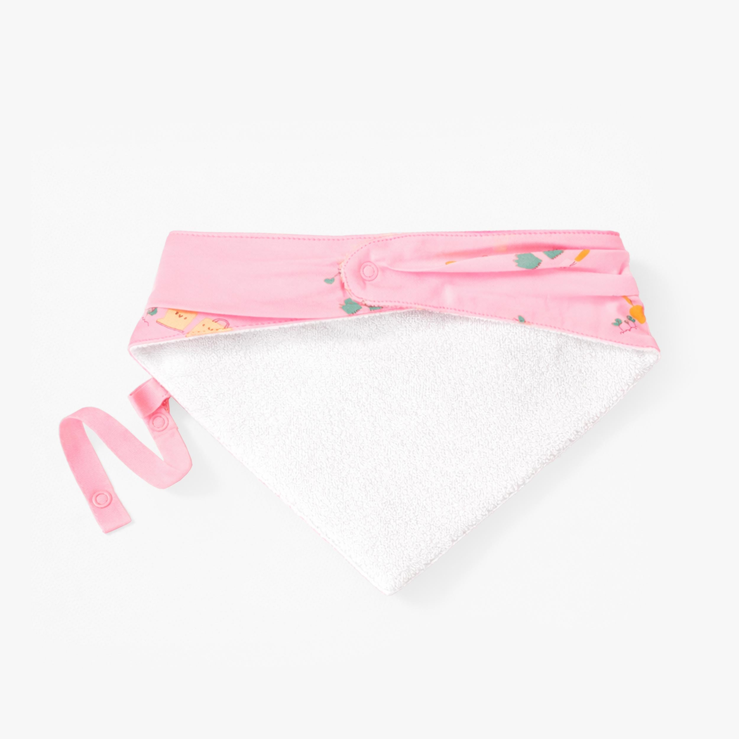 Dos du bavoir rose à motifs, naissance