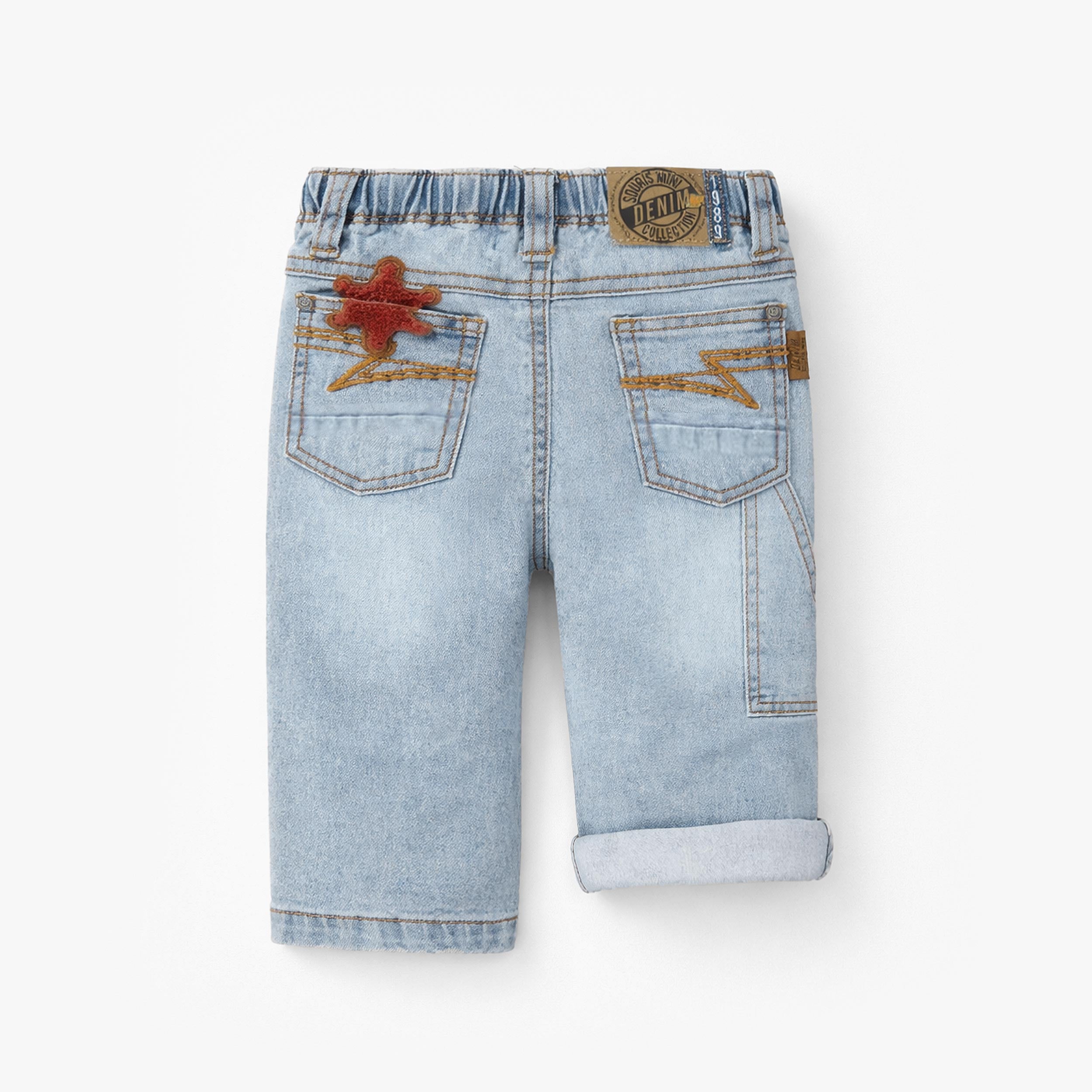 Dos du jean bleu pâle avec écusson étoile, bébé