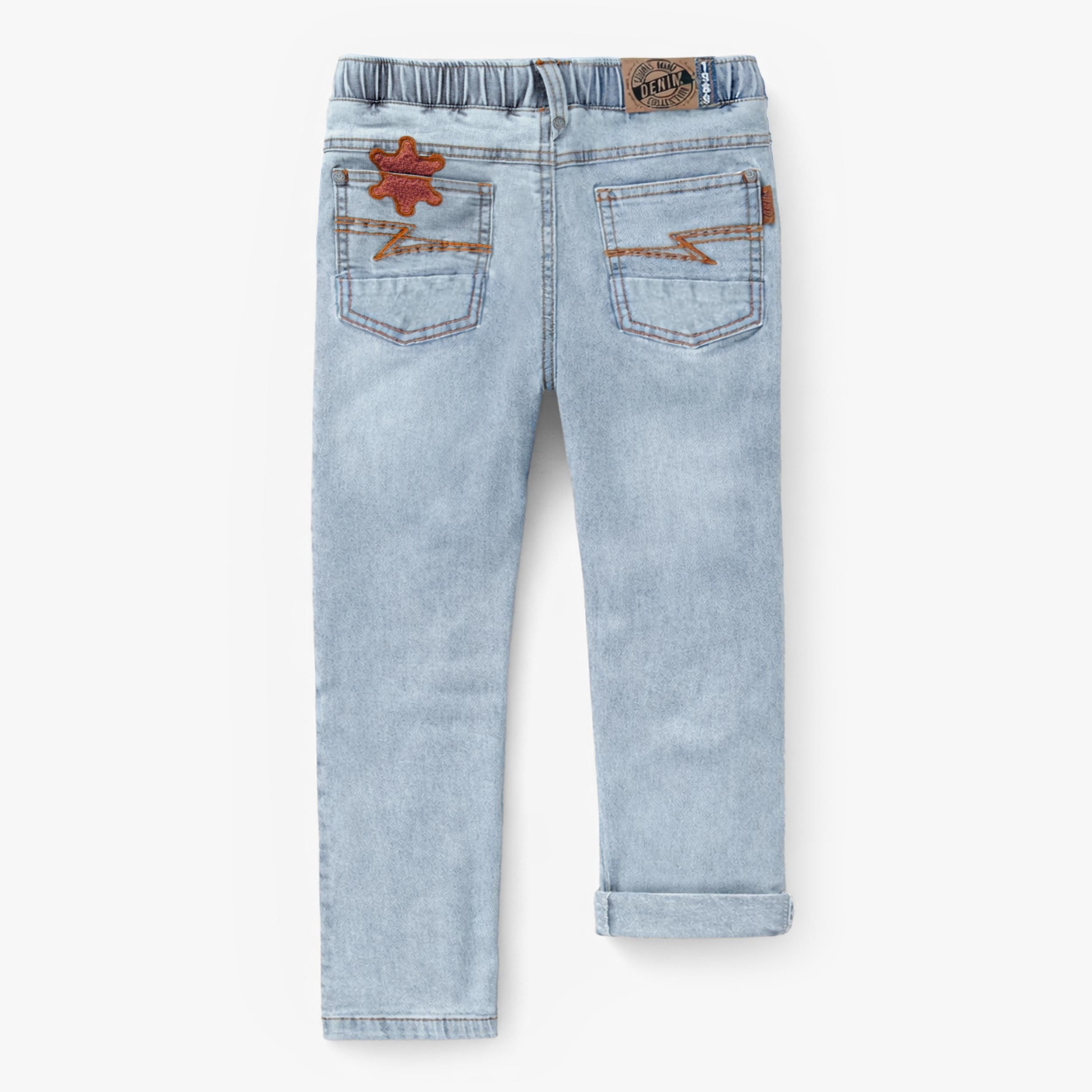 Dos du jean bleu pâle avec écusson étoile, enfant