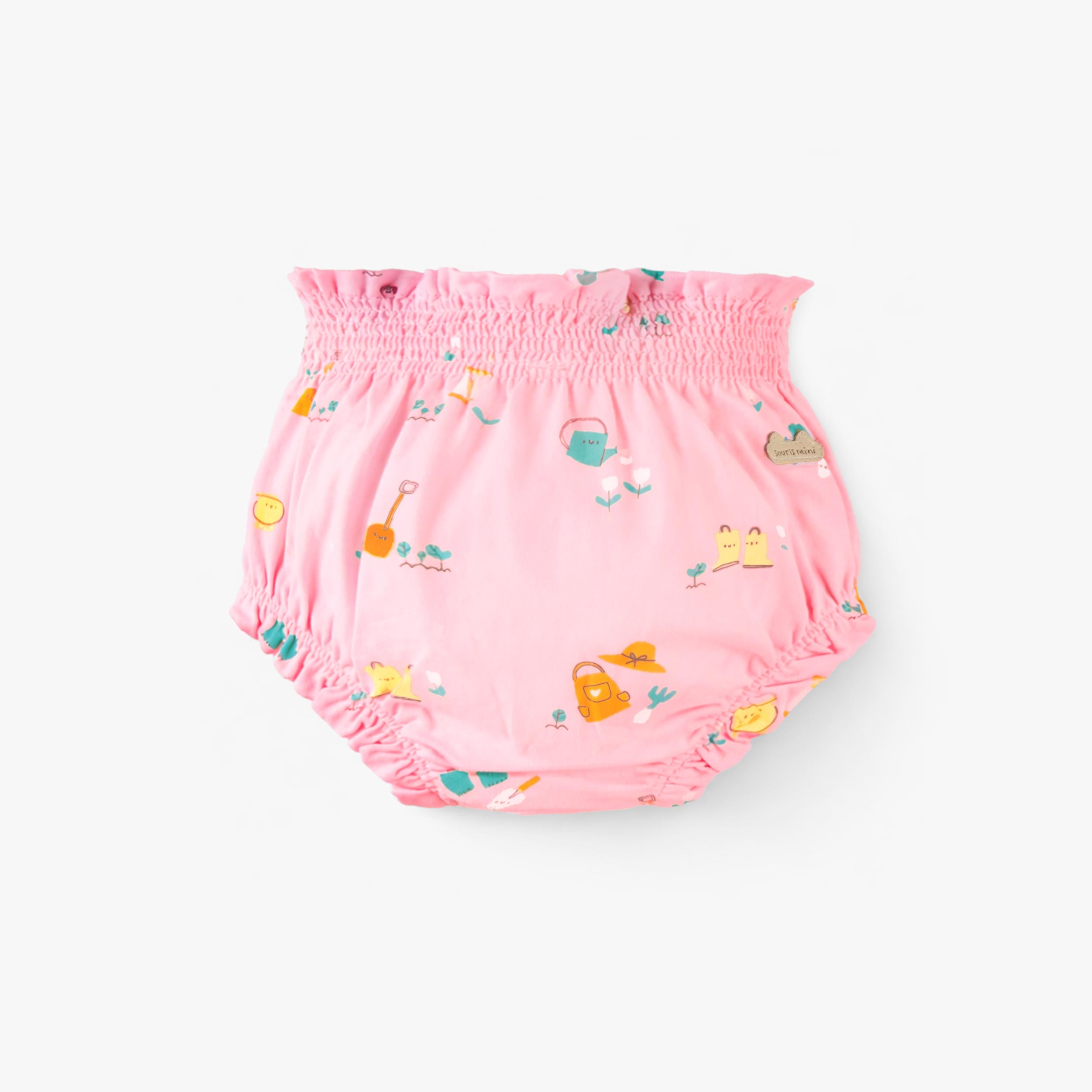 Dos du short bouffant rose à motifs, naissance