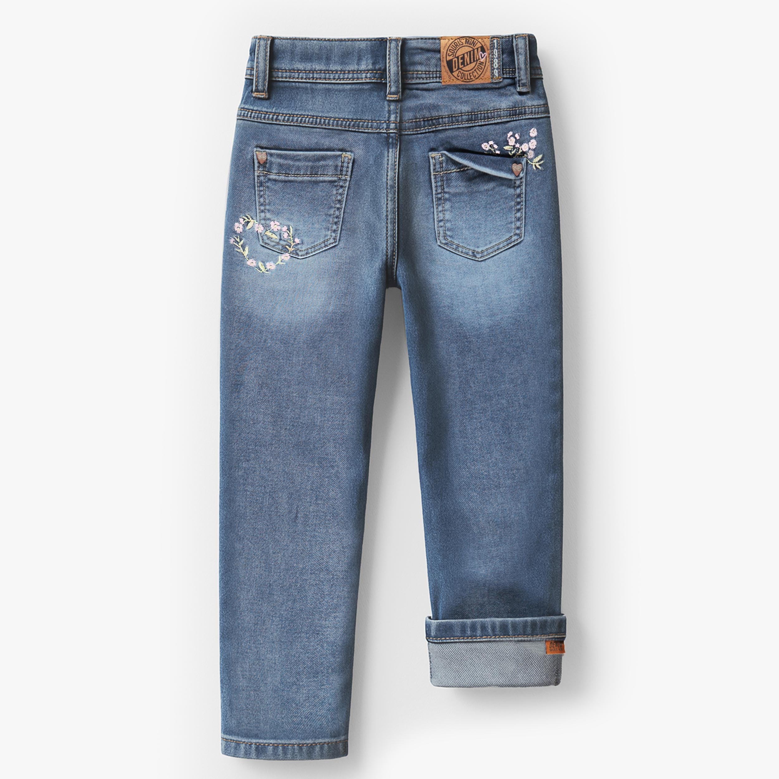 Dos du jean bleu avec broderie florale, enfant