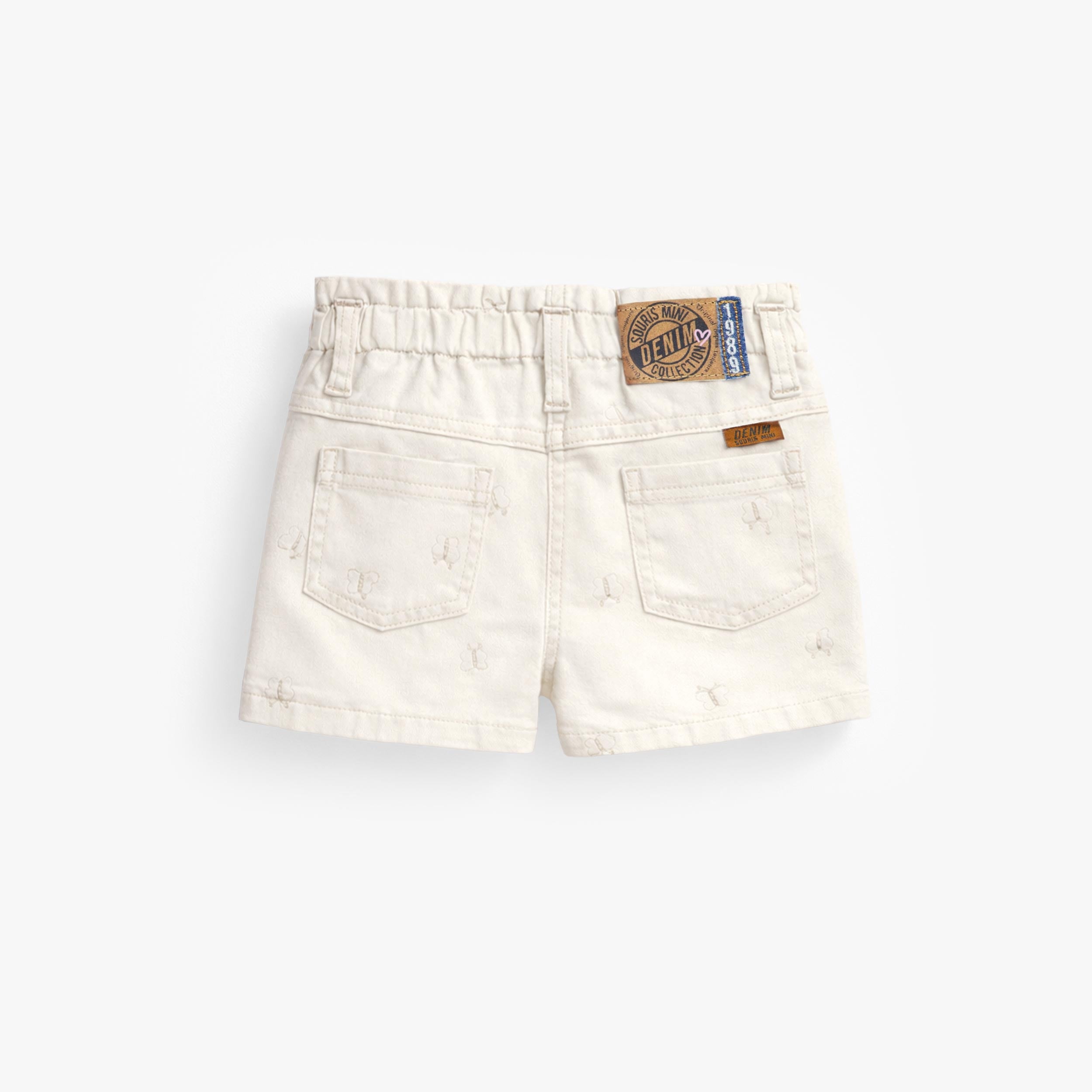 Dos du short crème en denim avec broderies de papillons, bébé