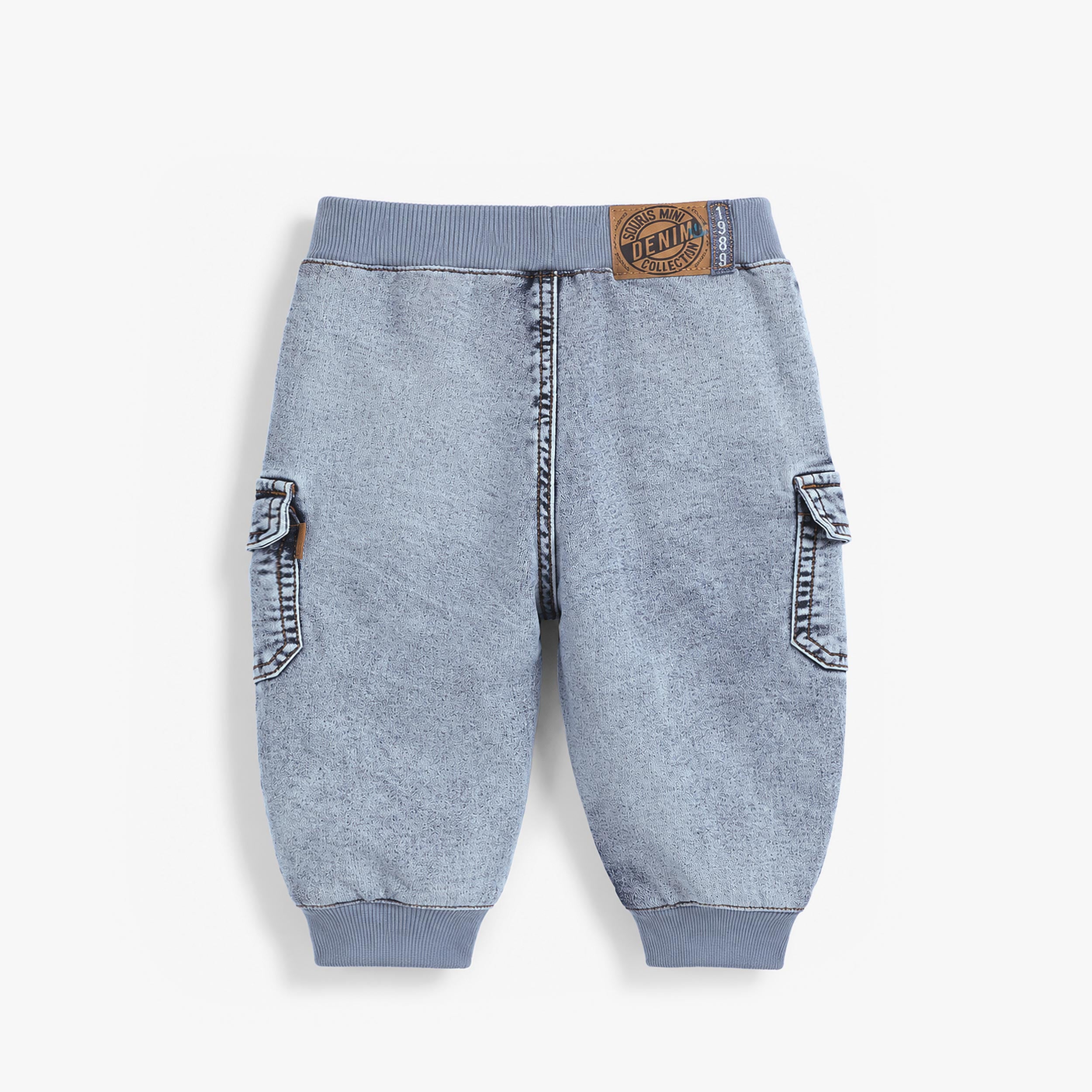 Dos du denim jogger bleu pâle à poches cargo, bébé