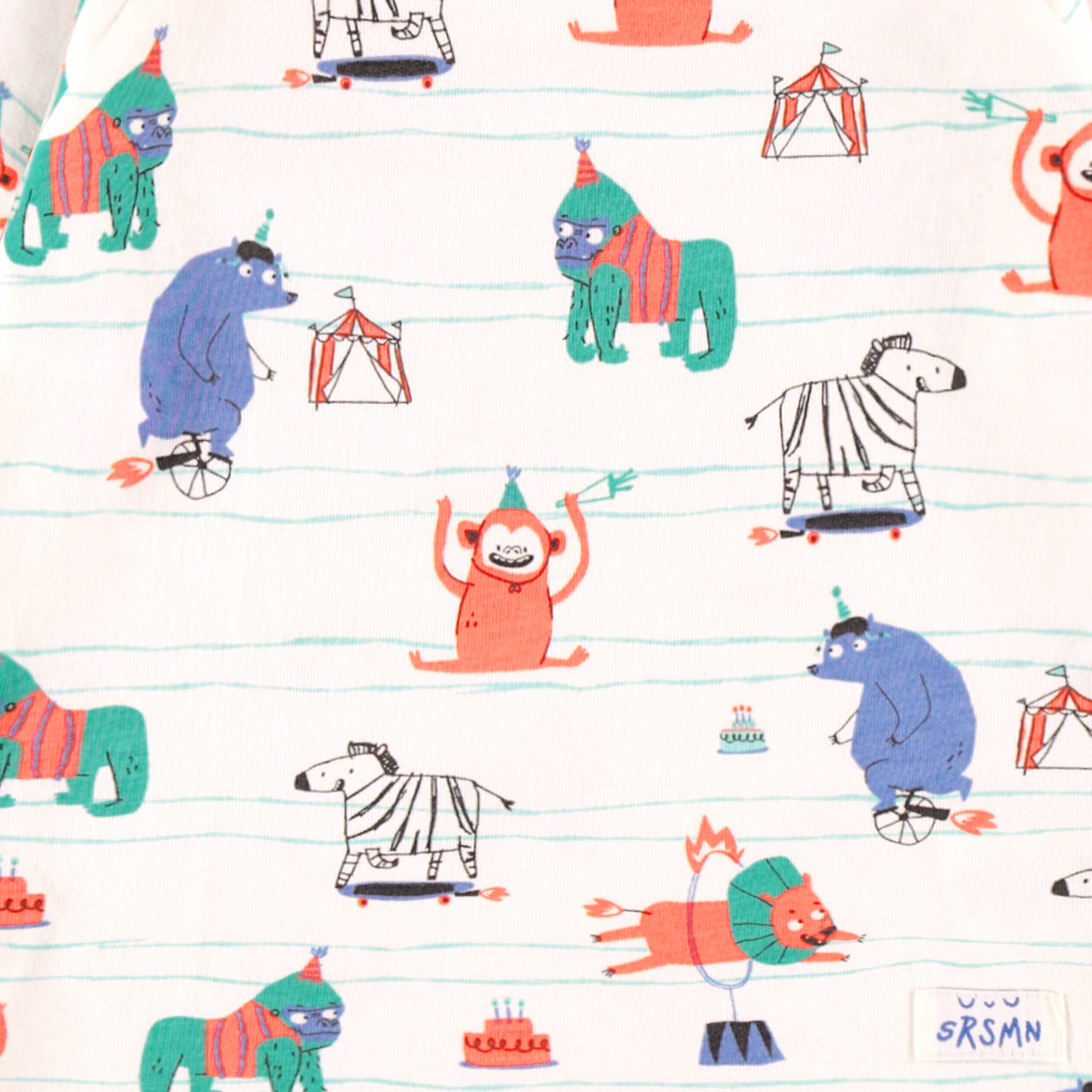 Zoom imprimés du pyjama deux pièces crème à motifs d’animaux, bébé