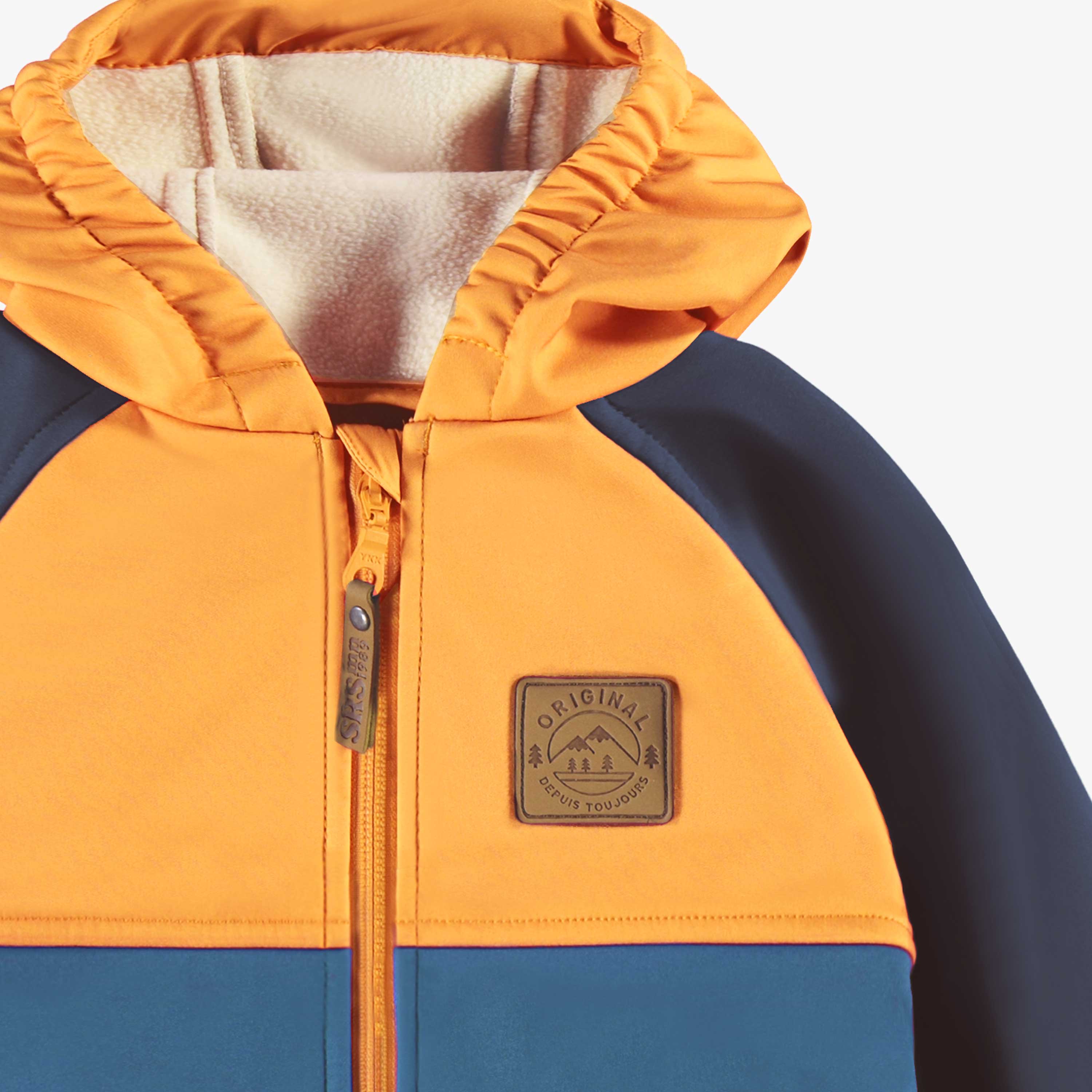Zoom détails du manteau bleu et jaune en coquille souple, bébé