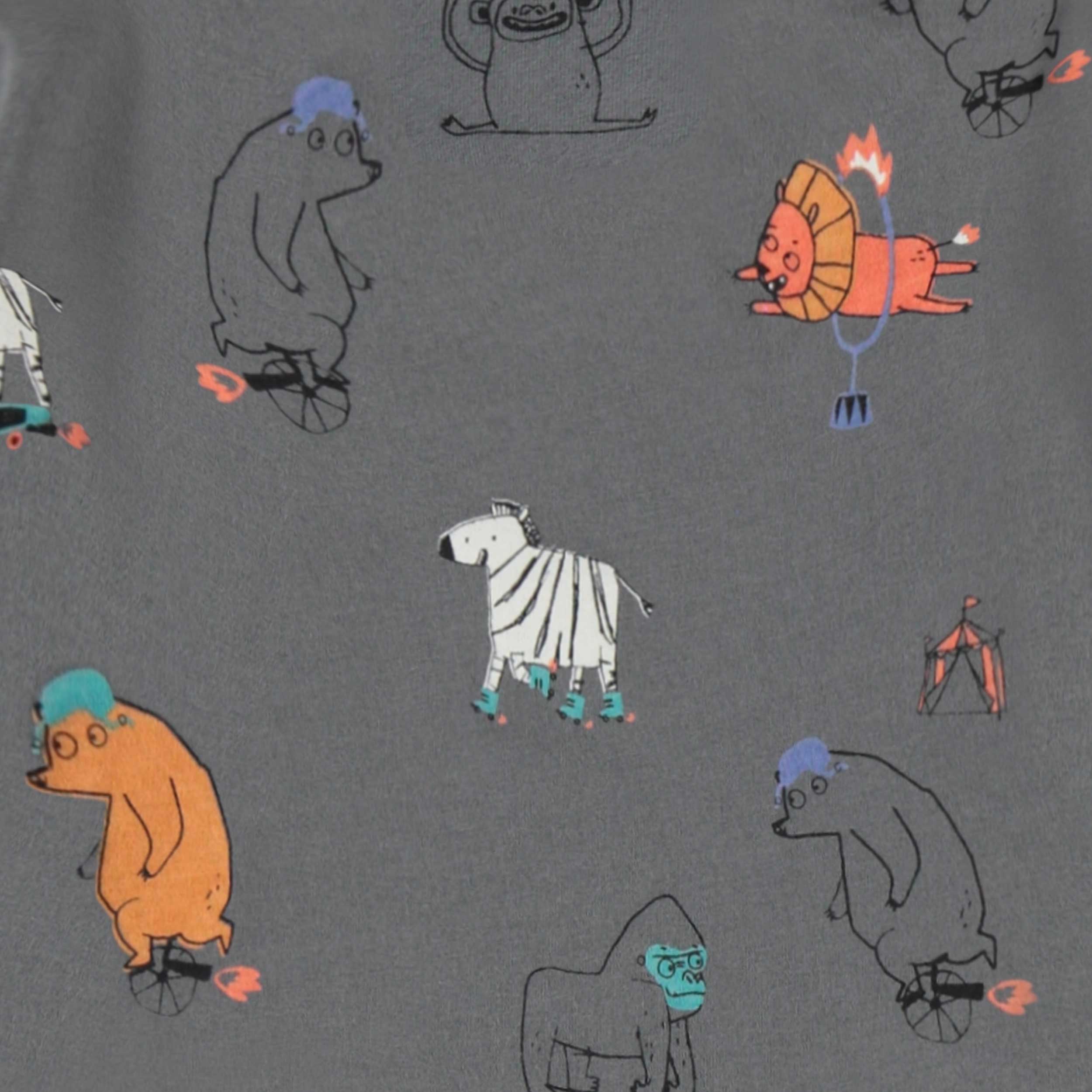 Zoom imprimés du t-shirt gris à motifs d’animaux, bébé