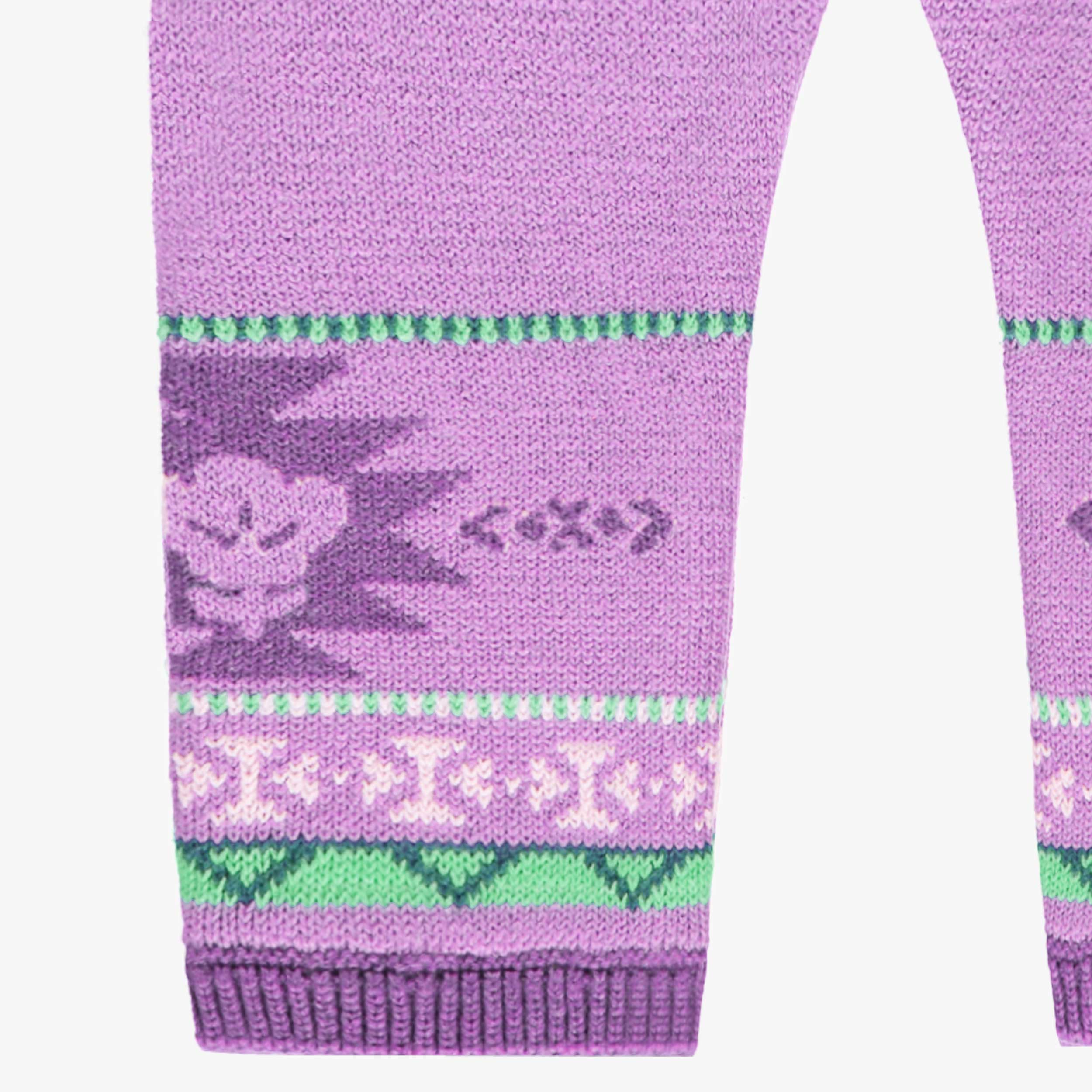Zoom détails du legging mauve en tricot avec motifs, bébé