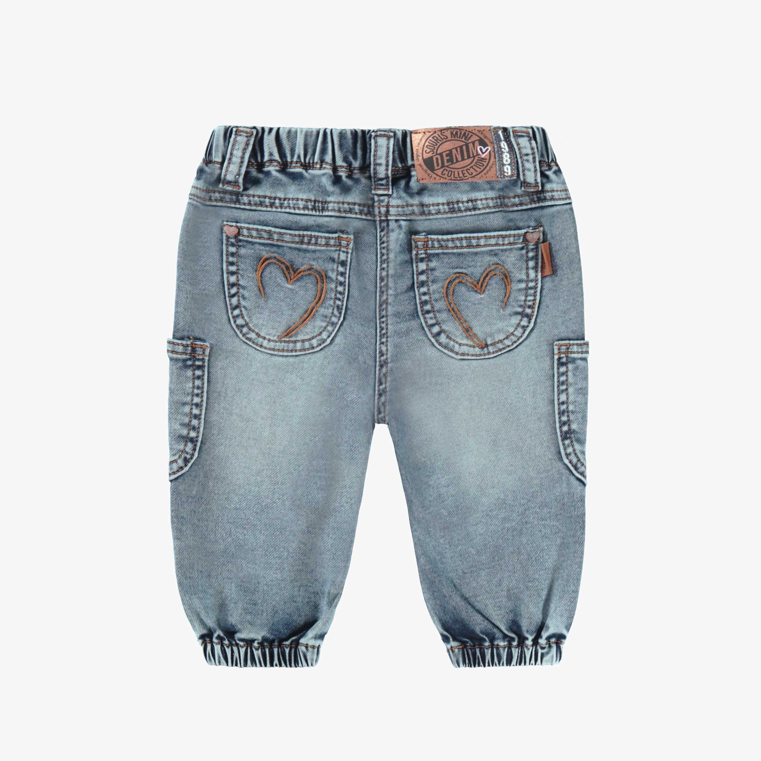 Dos du jean bleu avec poches style cargo, bébé