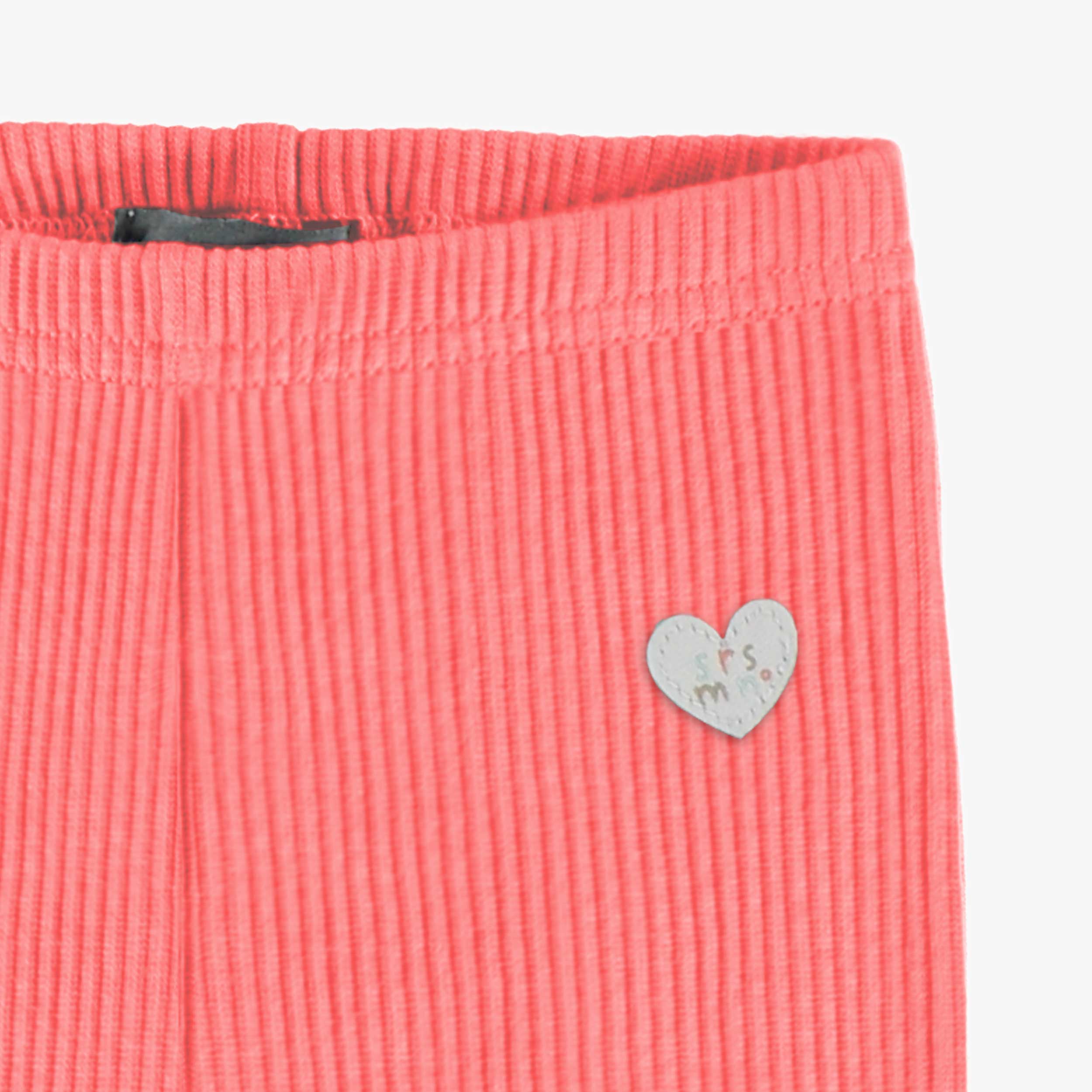 Zoom détails du legging rose en tricot côtelé, bébé