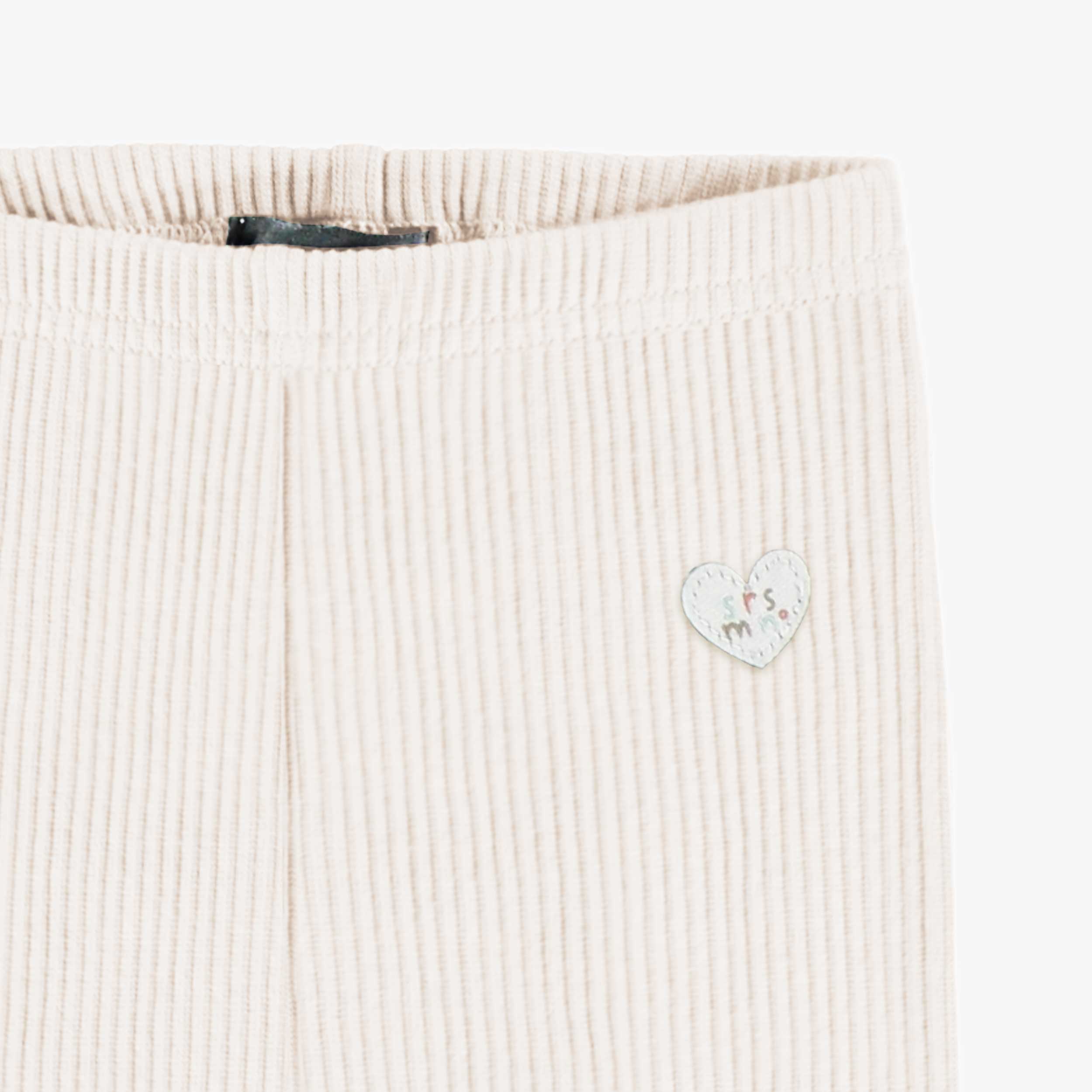 Zoom du legging crème en tricot côtelé, bébé