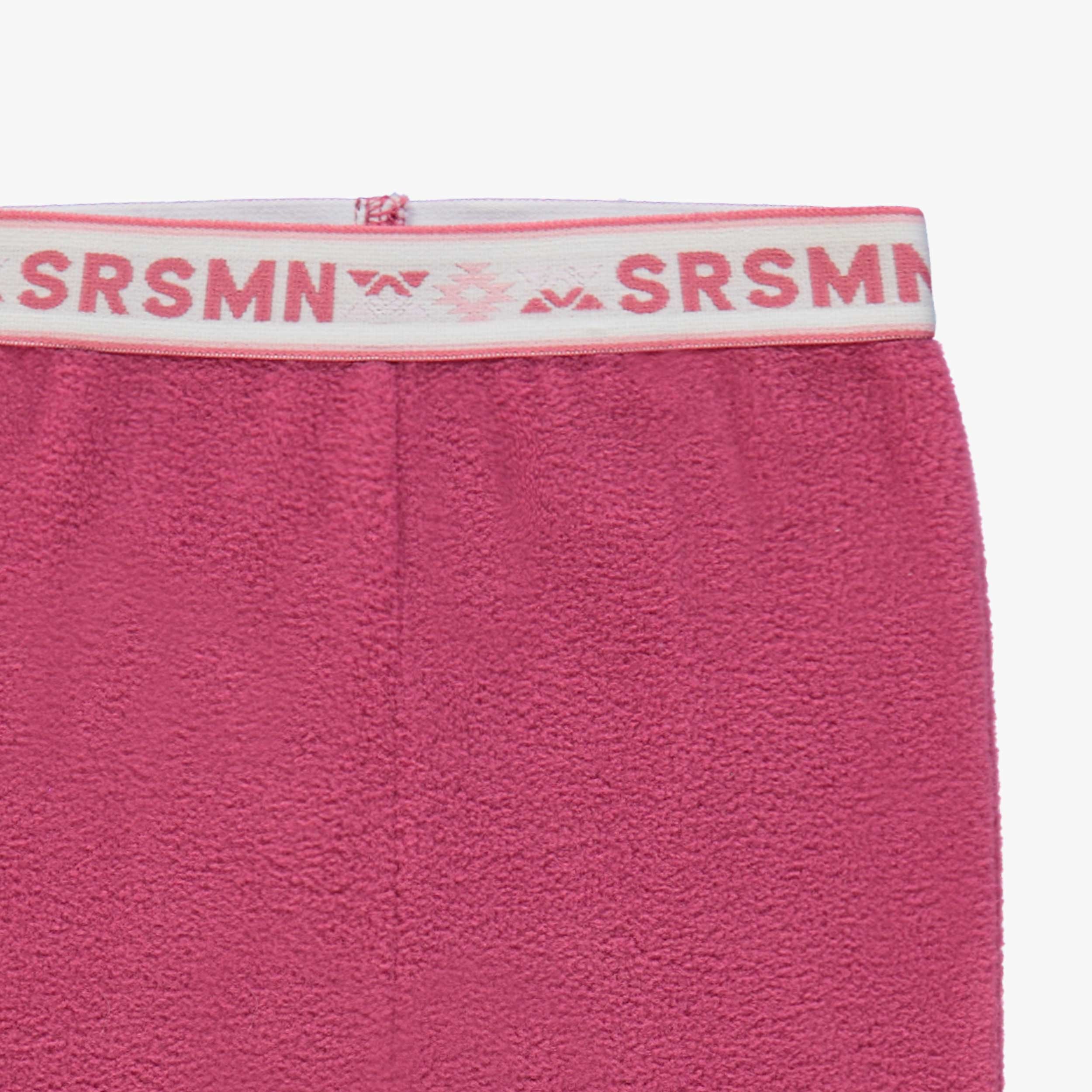 Zoom détails du pantalon rose en polar, bébé