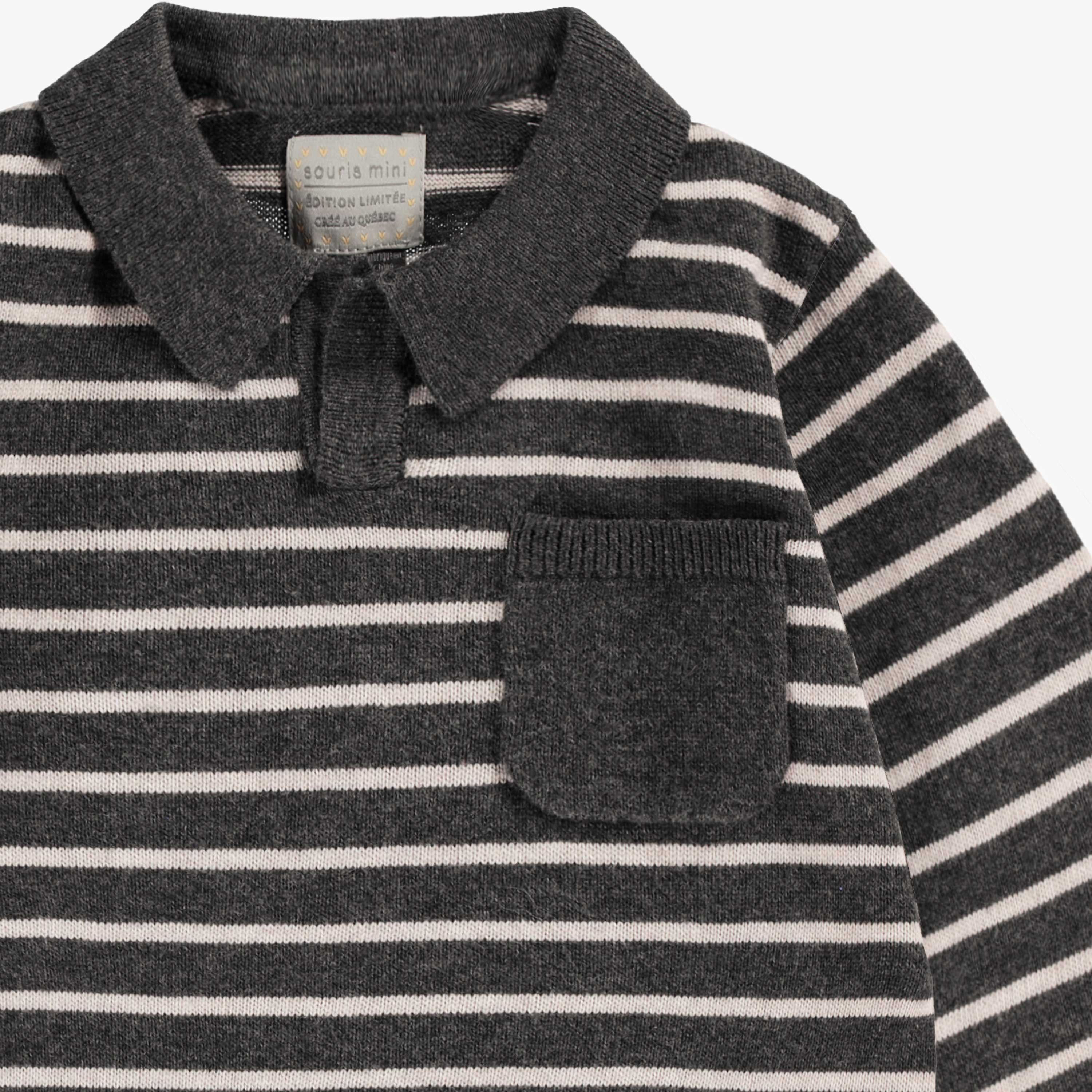 Zoom détails du polo gris en tricot avec rayures, bébé