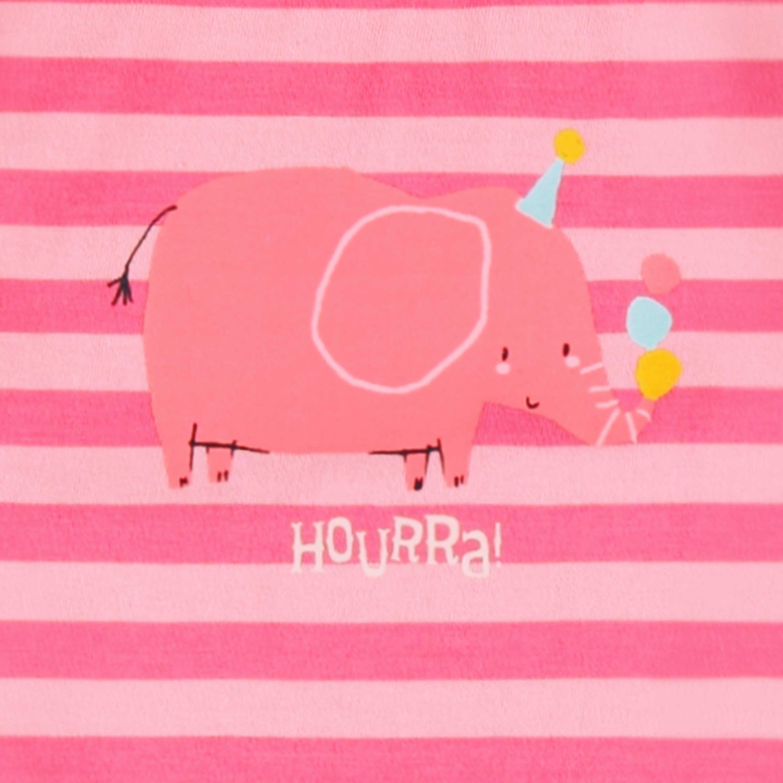 Zoom illustration du pyjama deux pièces rose à rayures, enfant