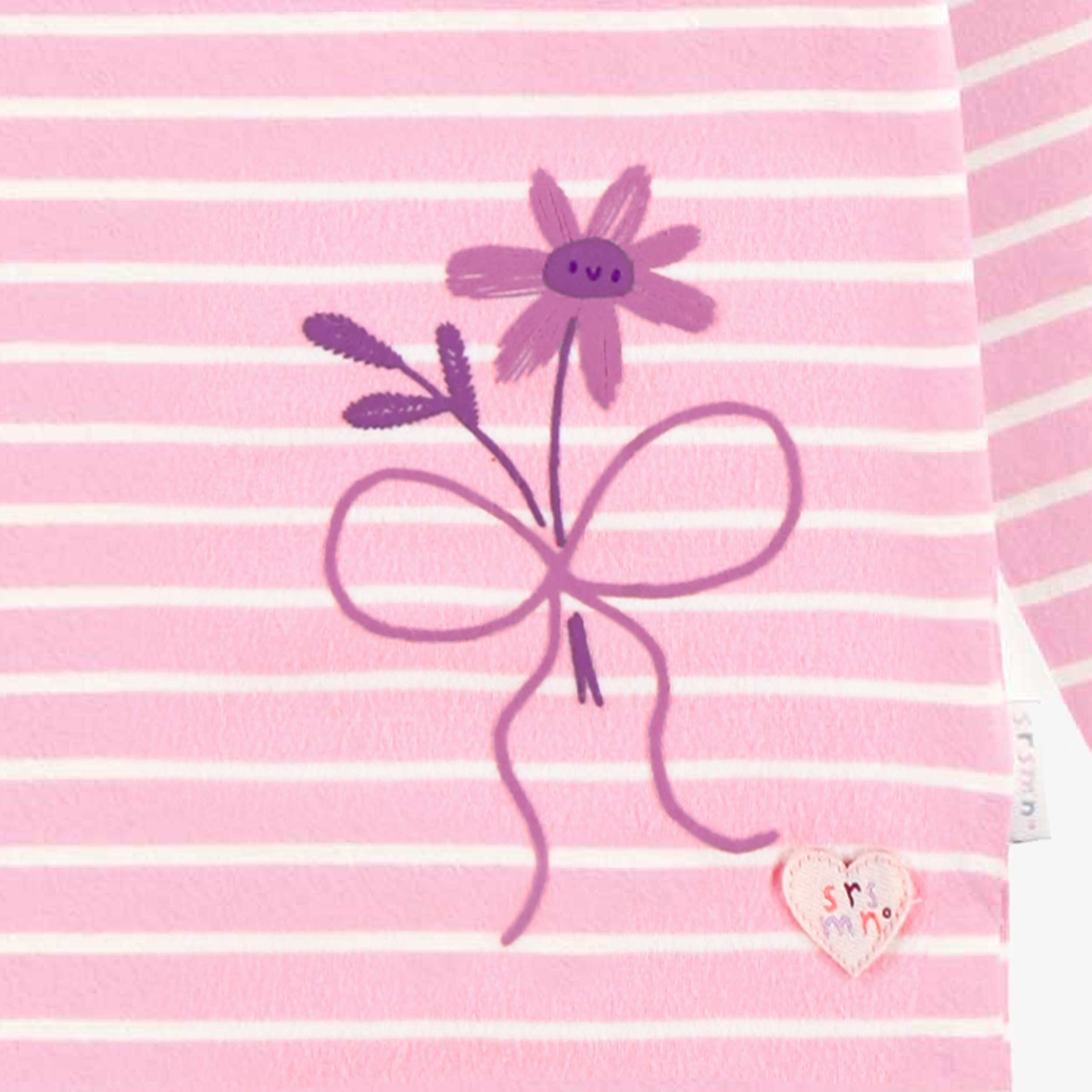 Zoom illustration du t-shirt rose à rayures, enfant