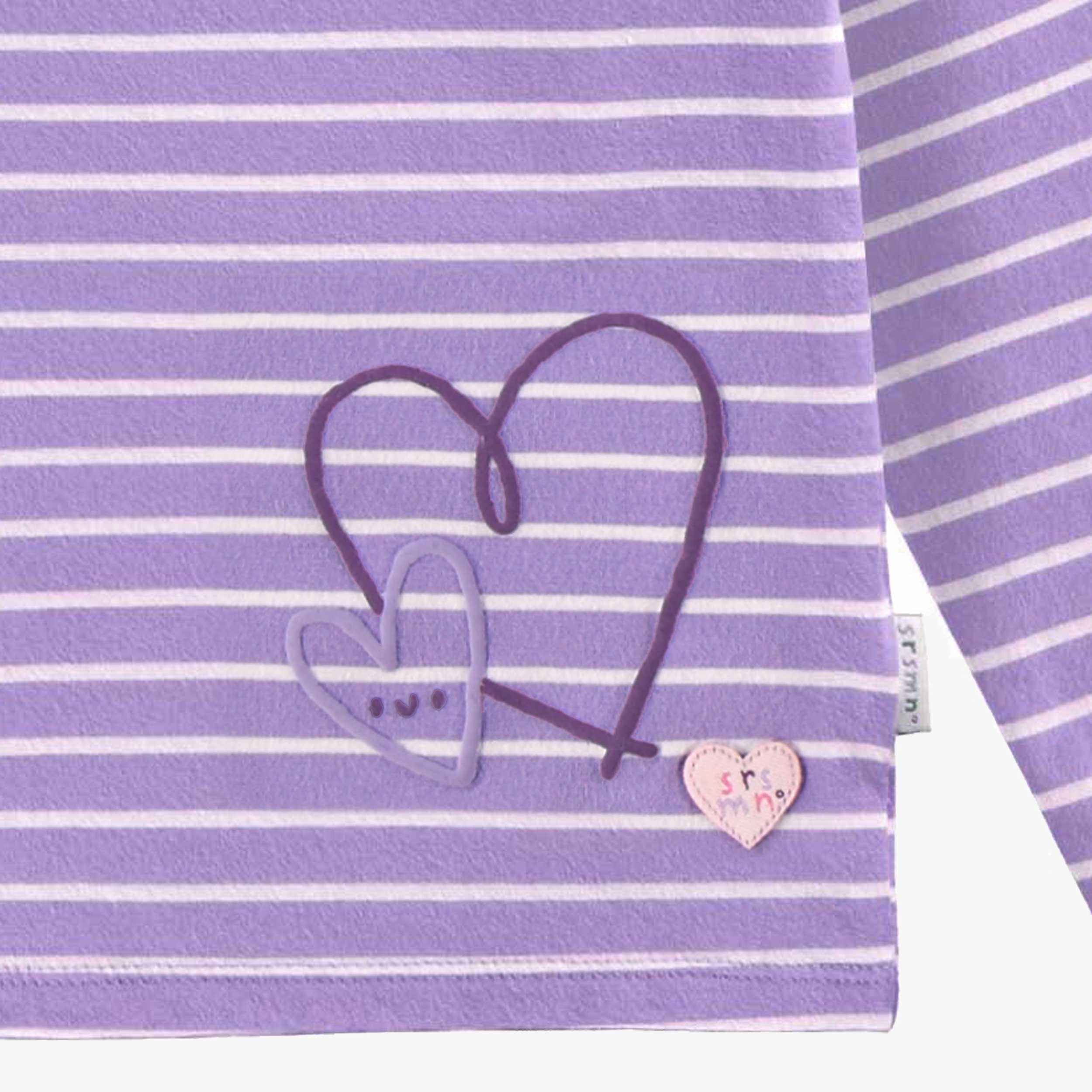 Zoom illustration du t-shirt mauve à rayures, enfant