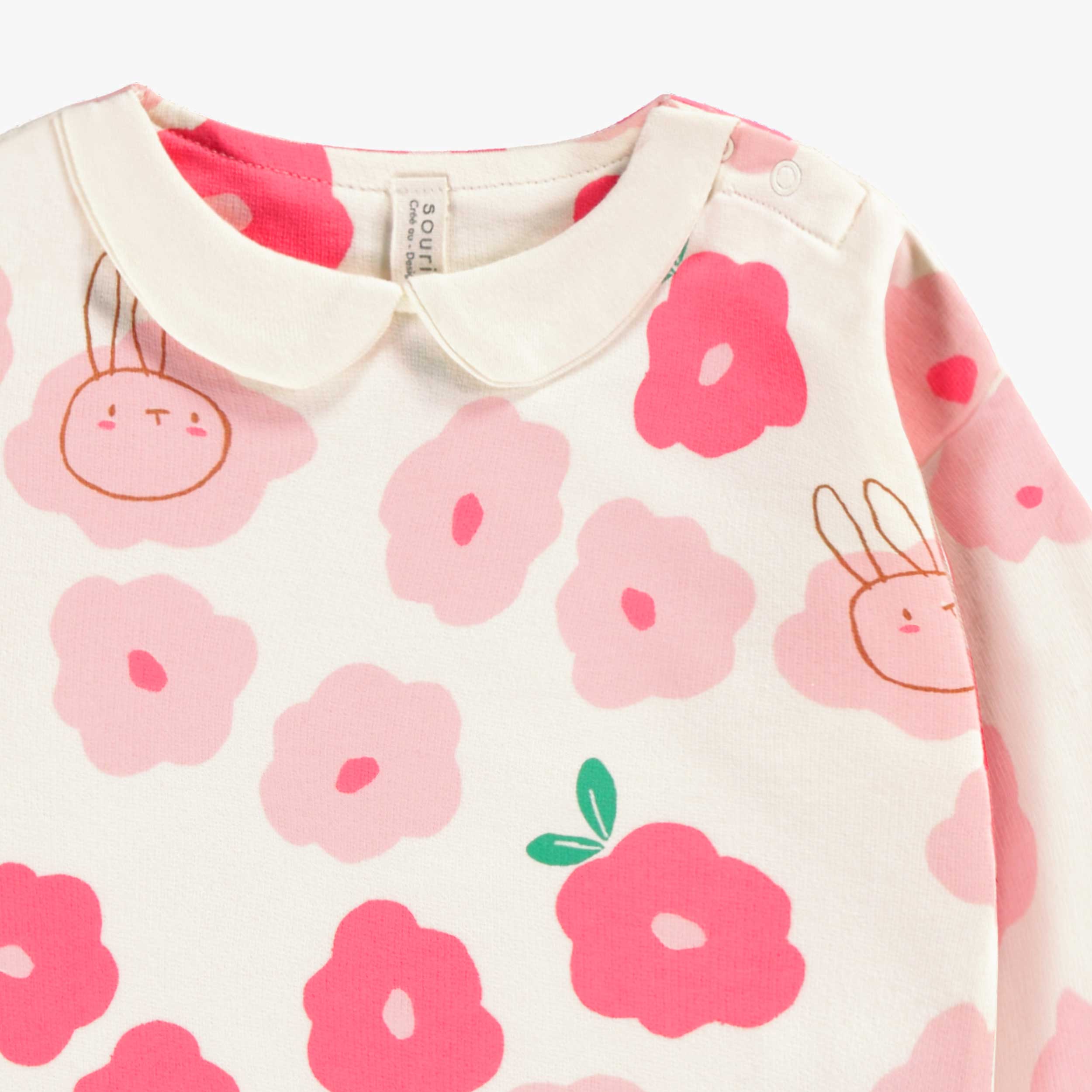 Zoom détails du chandail crème à motif floral, naissance