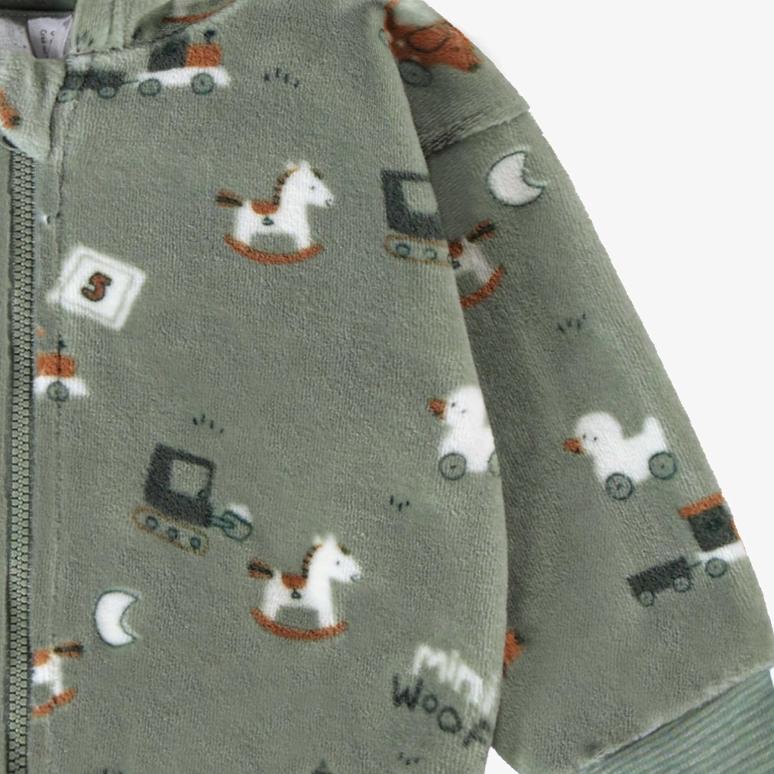 Zoom détails de la veste verte en velours, naissance