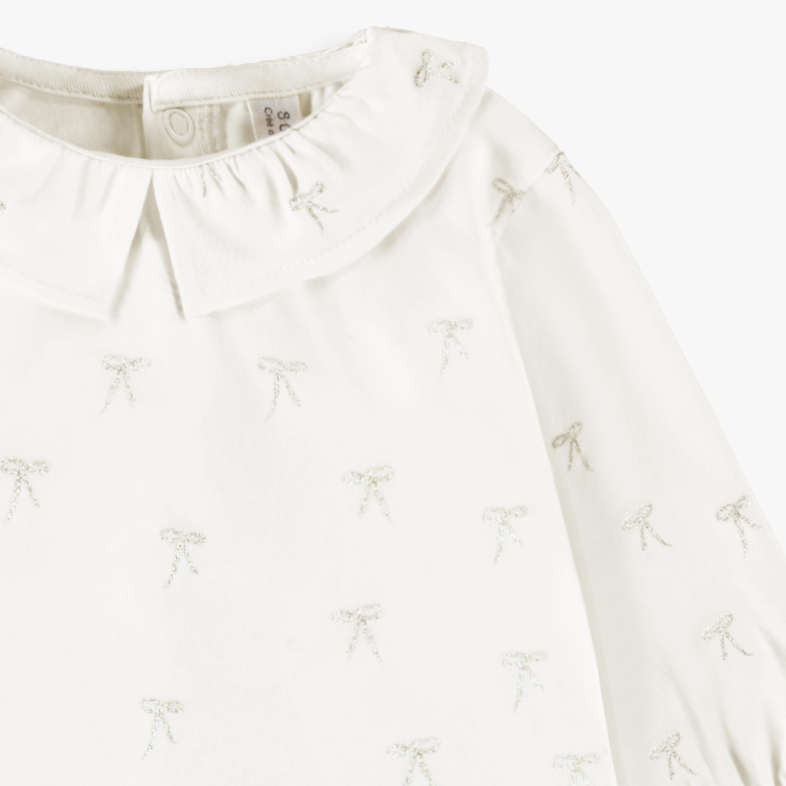 Zoom détails de la chemise cache-couche crème, naissance