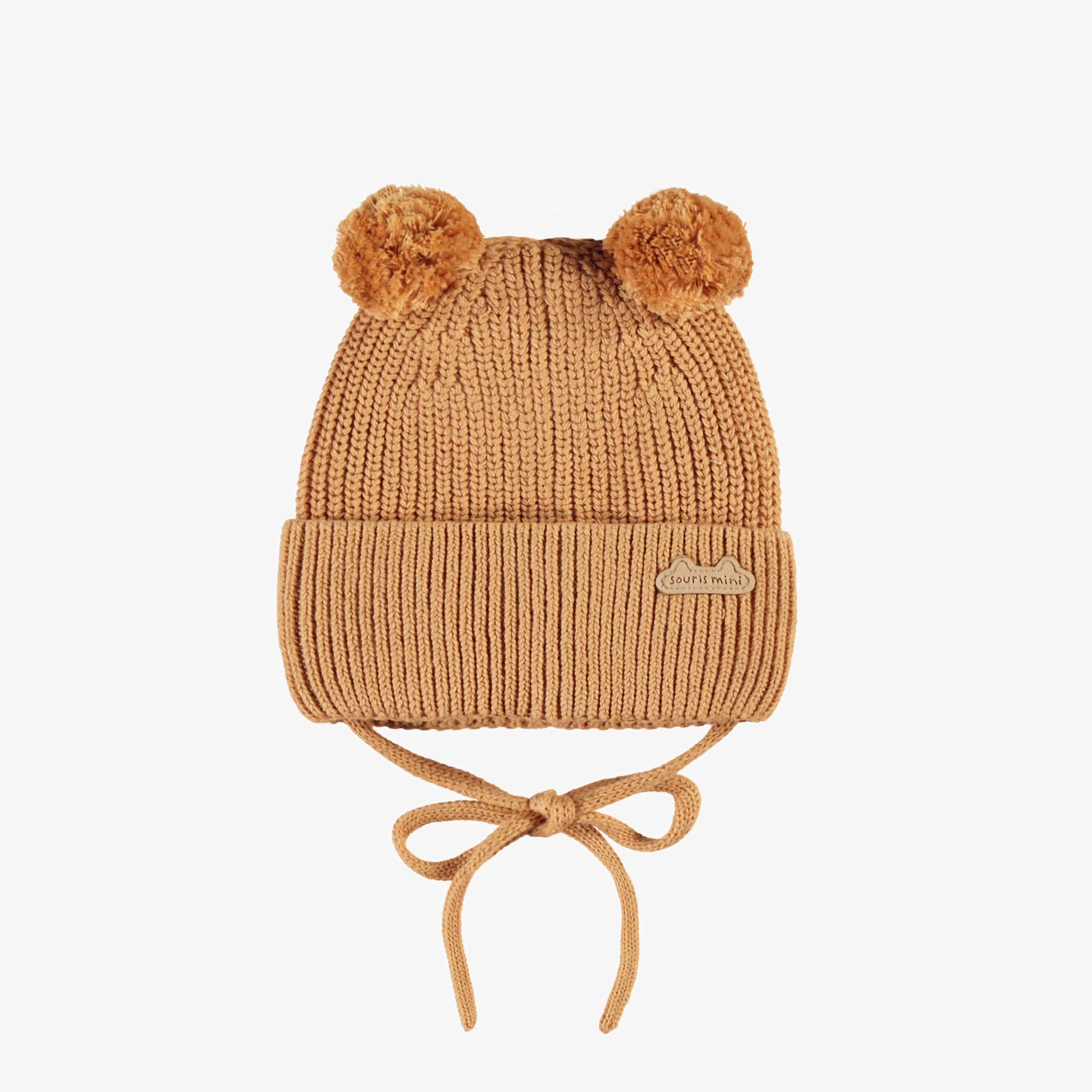 Tuque brune en tricot avec pompons, naissance