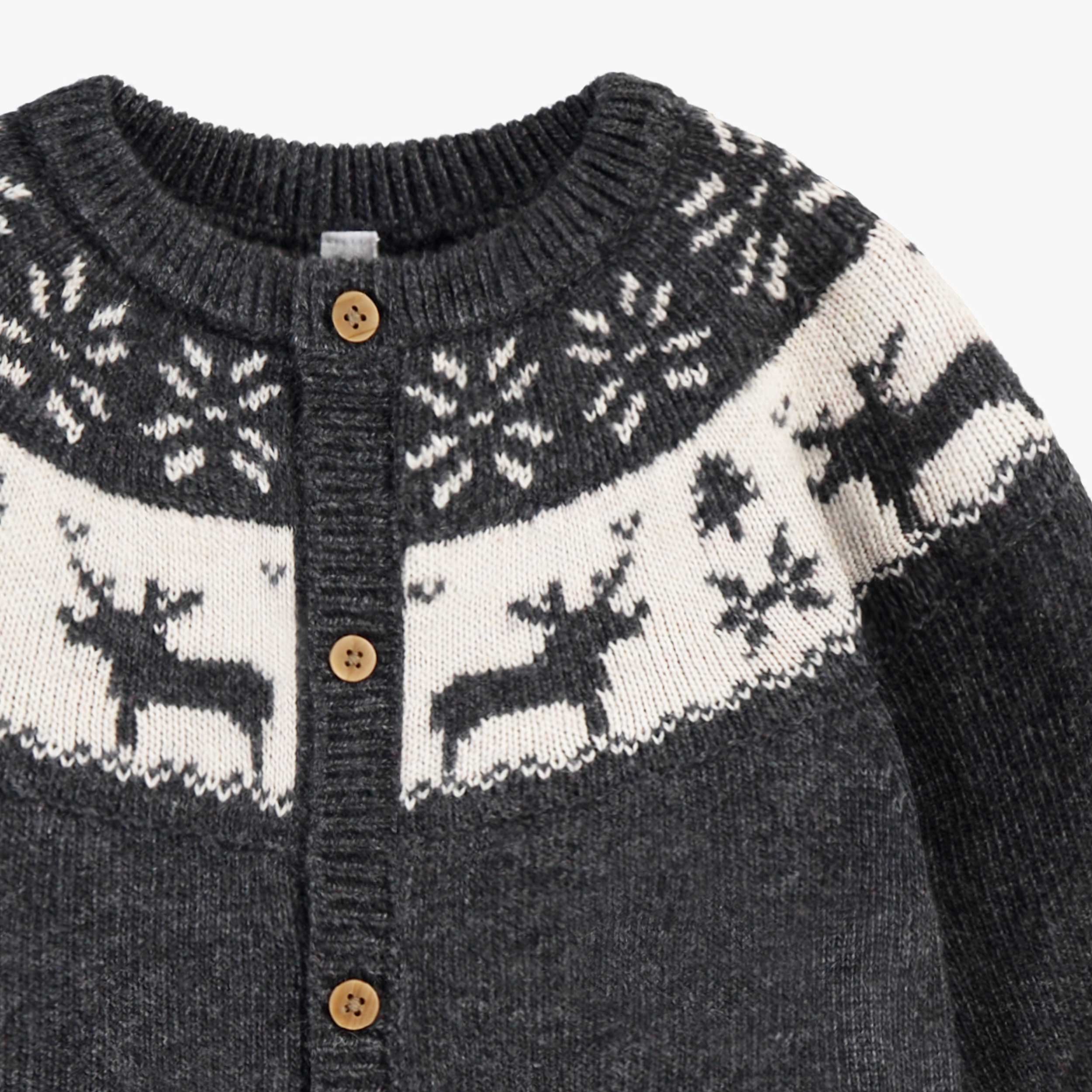 Zoom détails de l'une pièce gris en tricot avec motifs jacquard, naissance