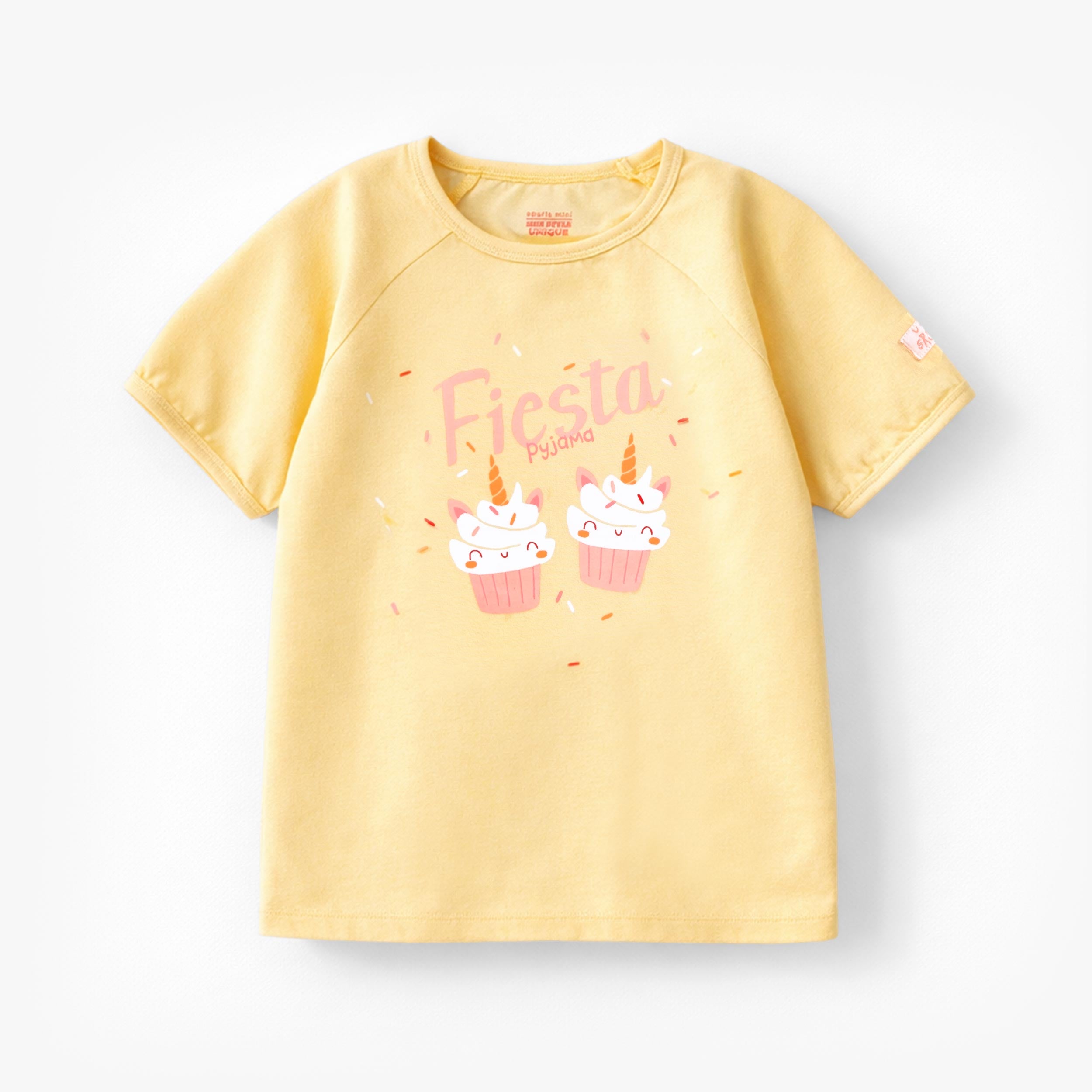 Haut du pyjama deux pièces jaunes à motifs de gâteaux, enfant