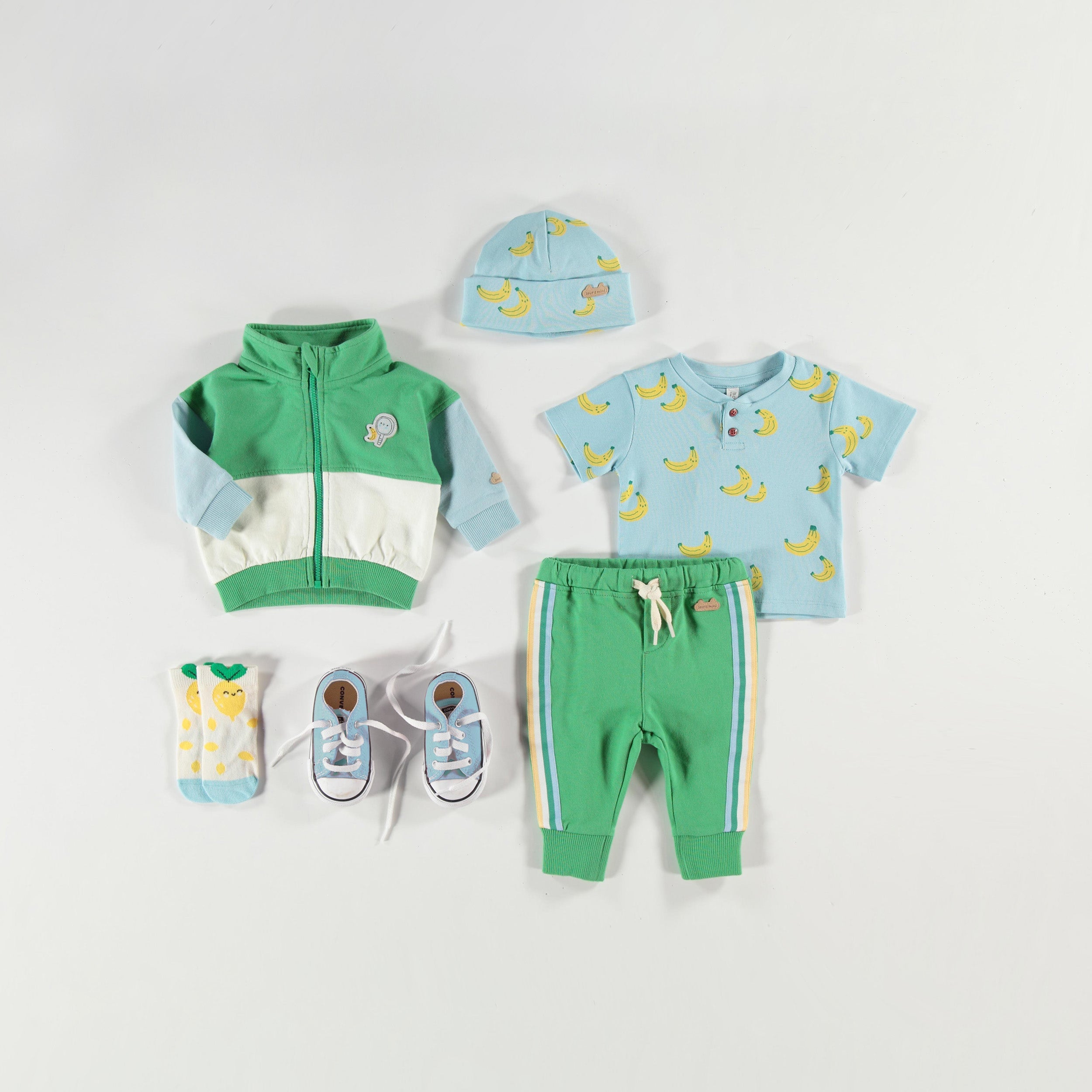 Look du t-shirt bleu à motifs de bananes, naissance