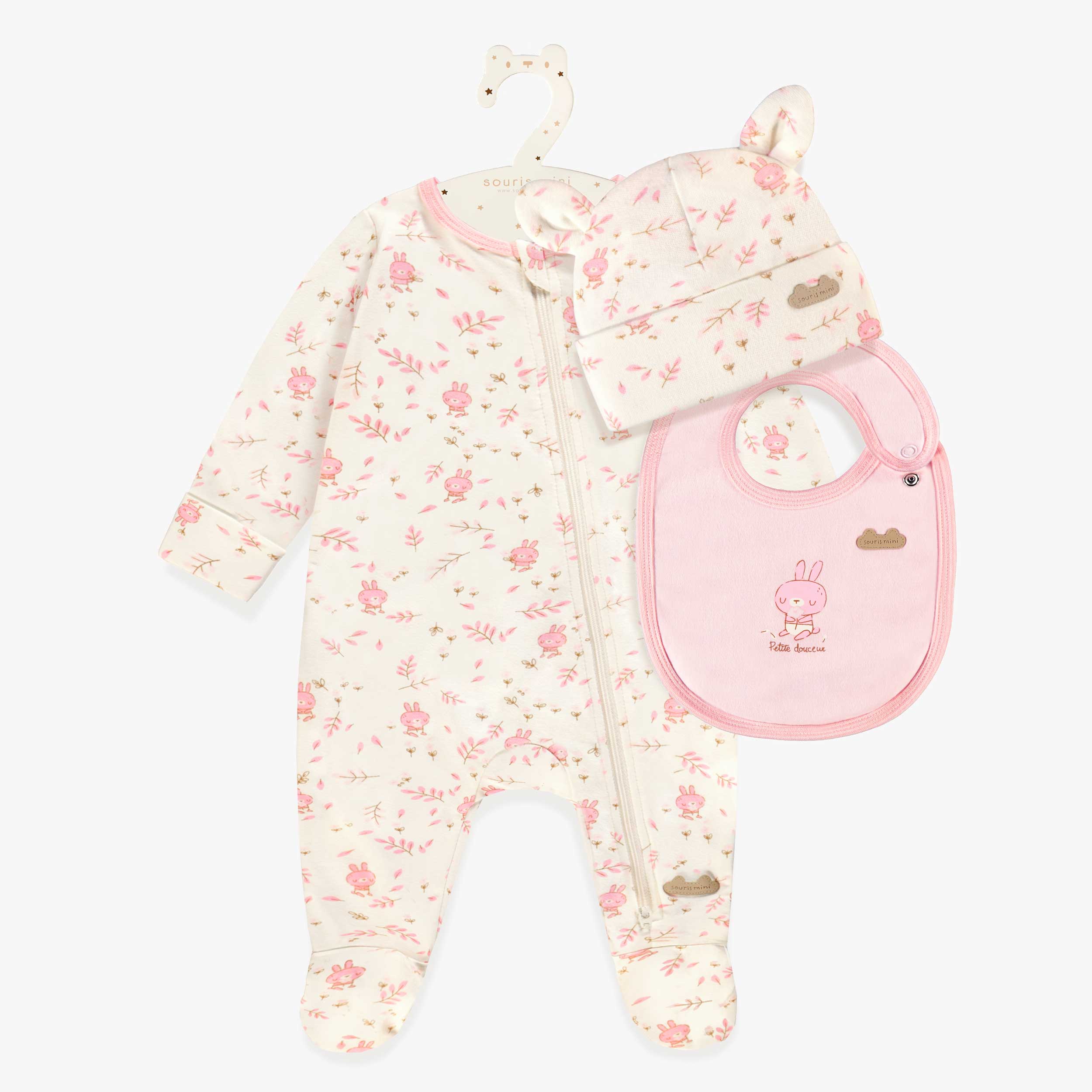 L’ensemble pyjama, bavoir et chapeau crème et rose, naissance