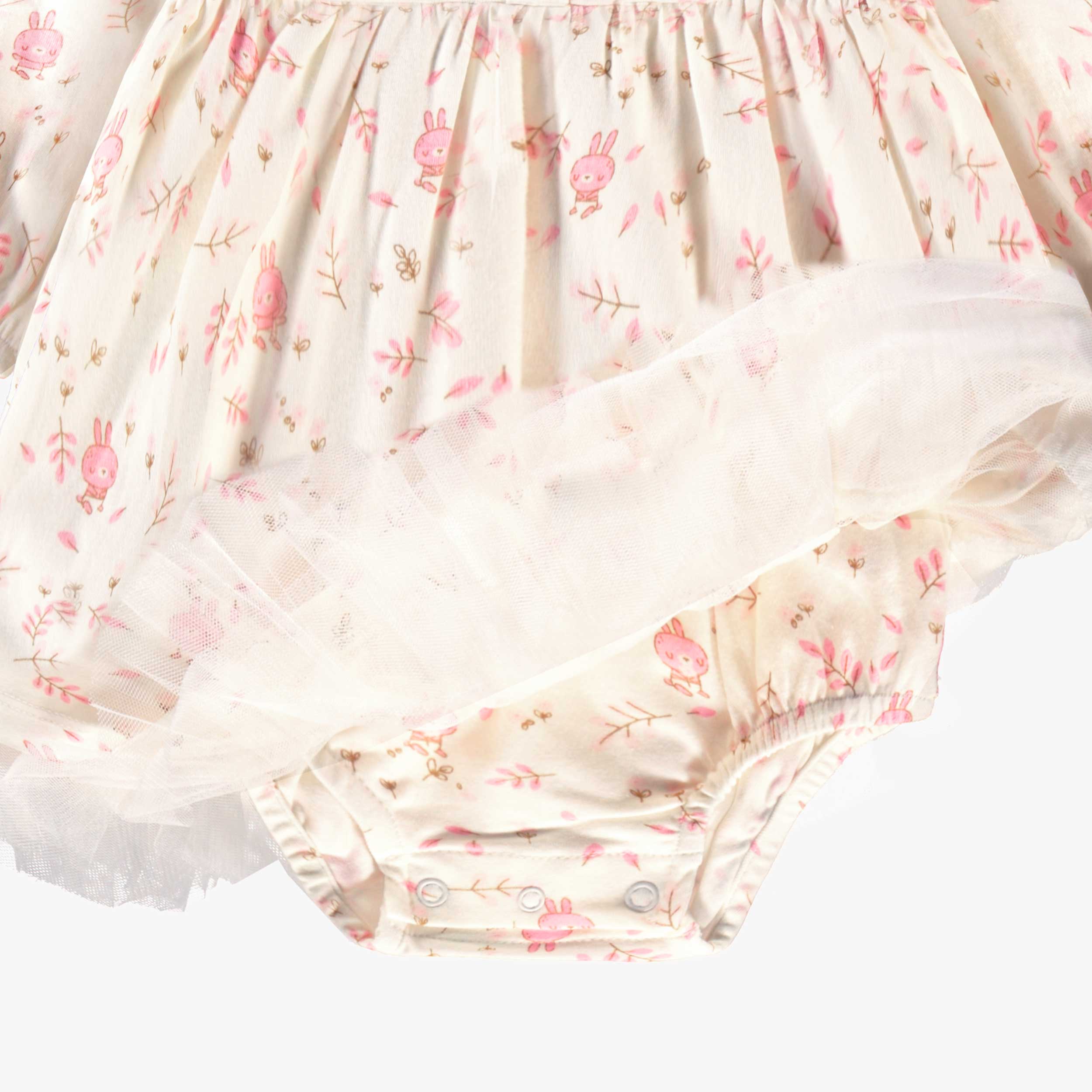 Zoom détails de la robe de l’ensemble robe et bandeau crème avec motifs, naissance