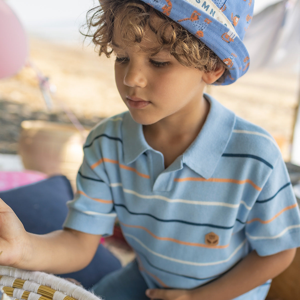 Polo bleu en tricot avec rayures, enfant