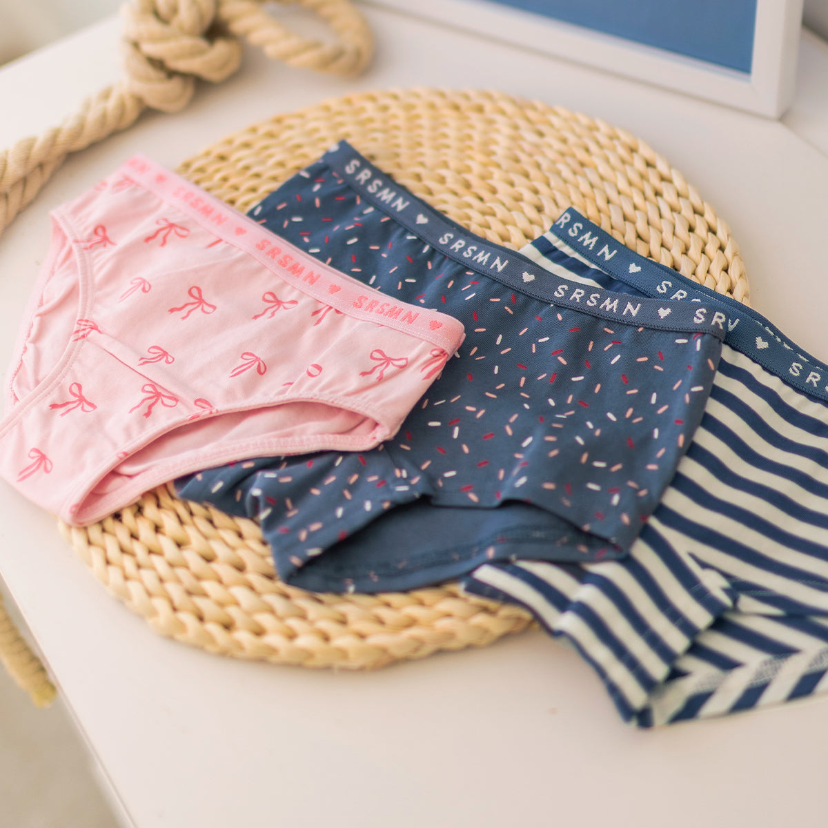Culotte bikini rose à motifs de boucles, enfant
