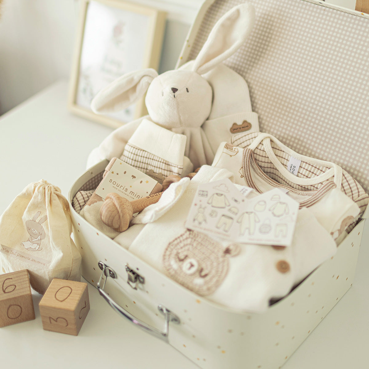 Présentation du coffret cadeau crème et beige « Le Premium » (14 pièces), naissance