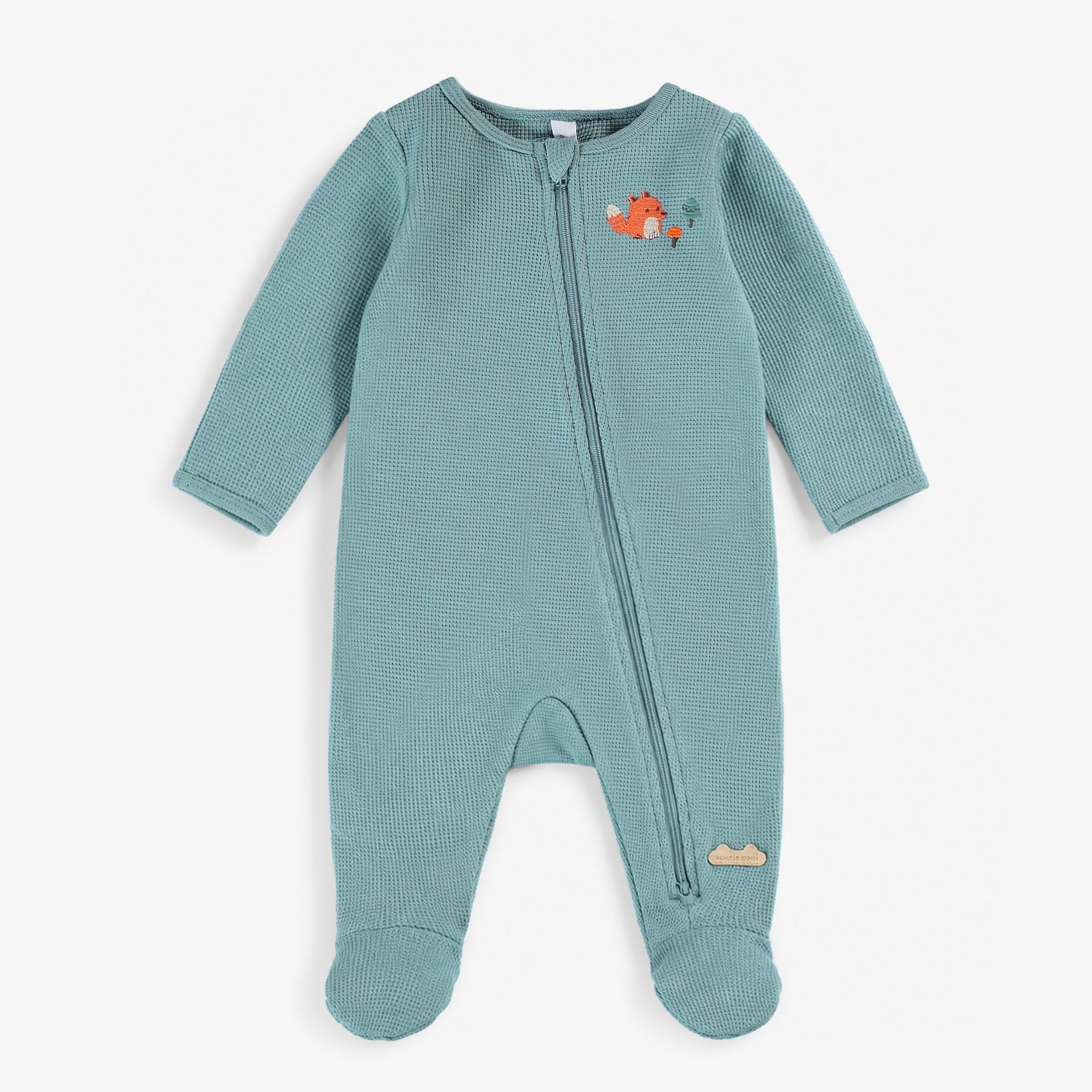 Pyjama une piece gaufre vert sauge pour bebe garcon avec fermeture eclair asymetrique, pieds integres et broderie renard sur la poitrine. - Souris Mini