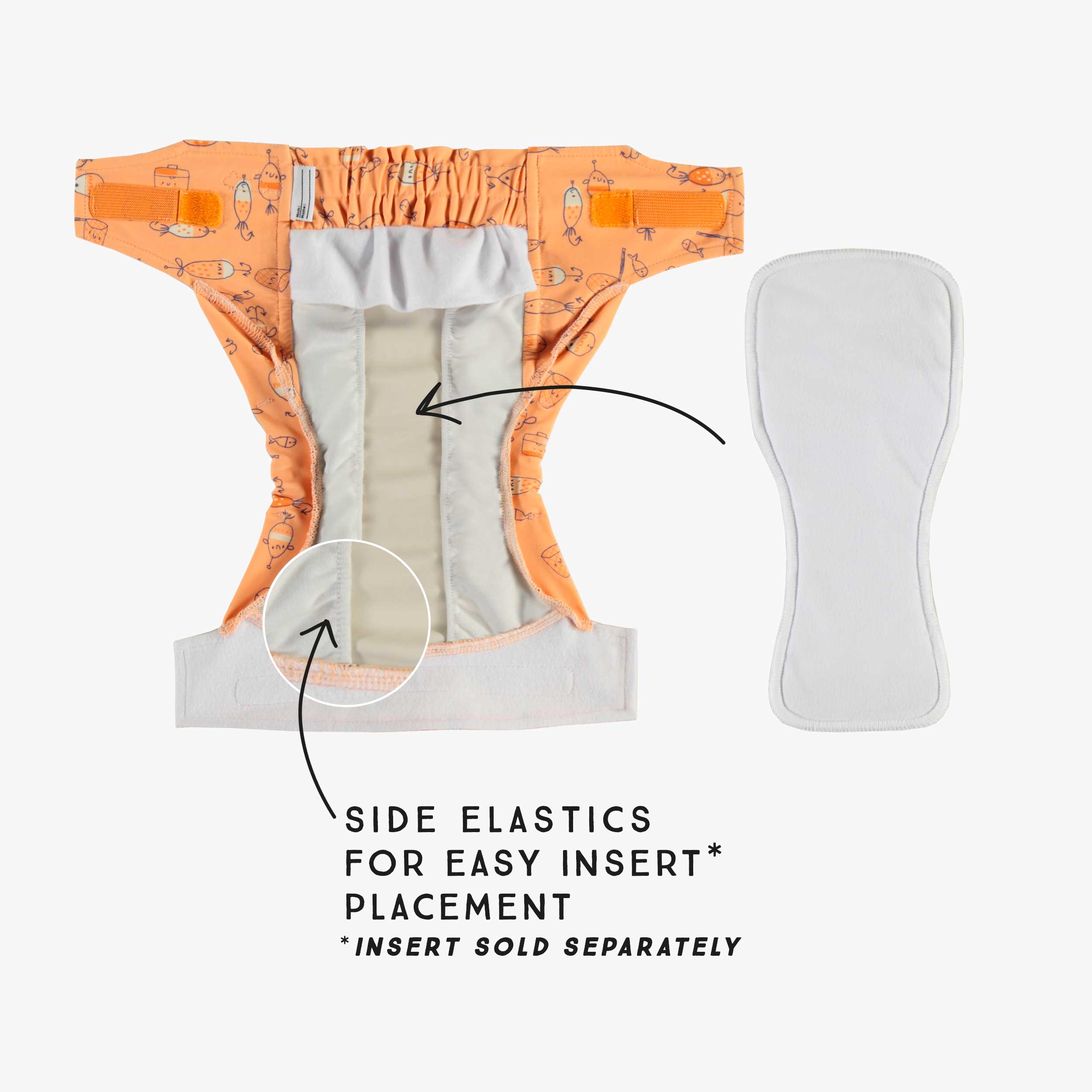 Détail de la couche réutilisable ultramince orange à motif de poissons, bébé