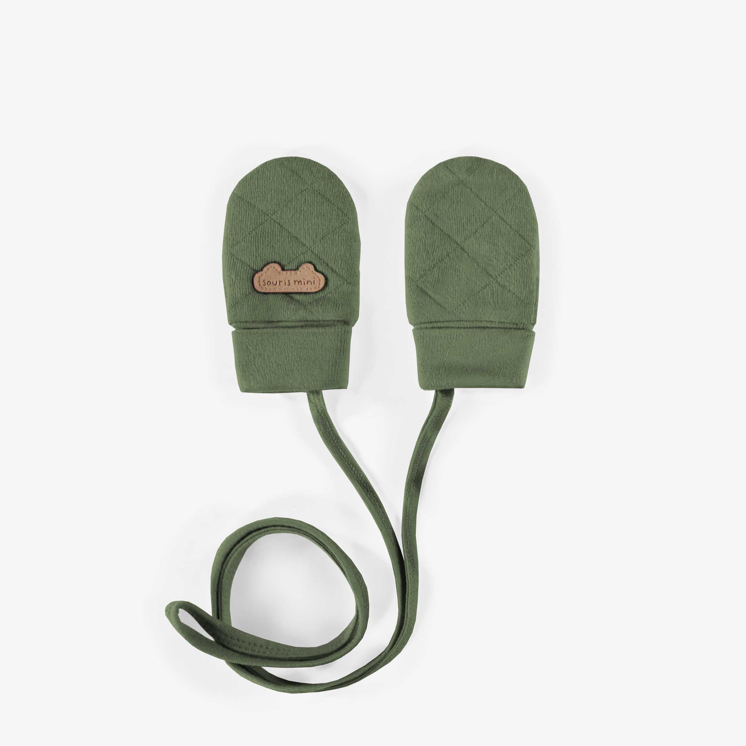 Mitaines vertes foncées de jersey matelassé à cordon, naissance