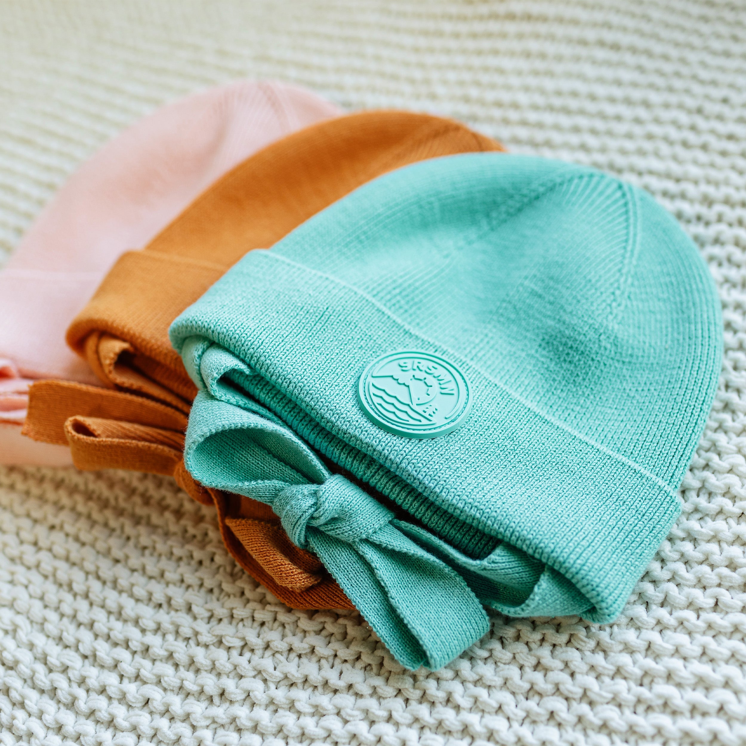 Trio de tuque de maille avec cordons, bébé