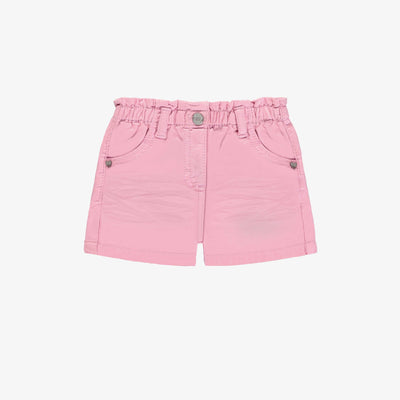 Short coupe décontractée en sergé extensible coloré rose, bébé  || Denim shorts relaxed fit in colored stretch twill candy pink, baby 