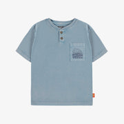 T-shirt à manches courtes bleu avec poche en coton, enfant || Blue short sleeves t-shirt with pocket in cotton, child
