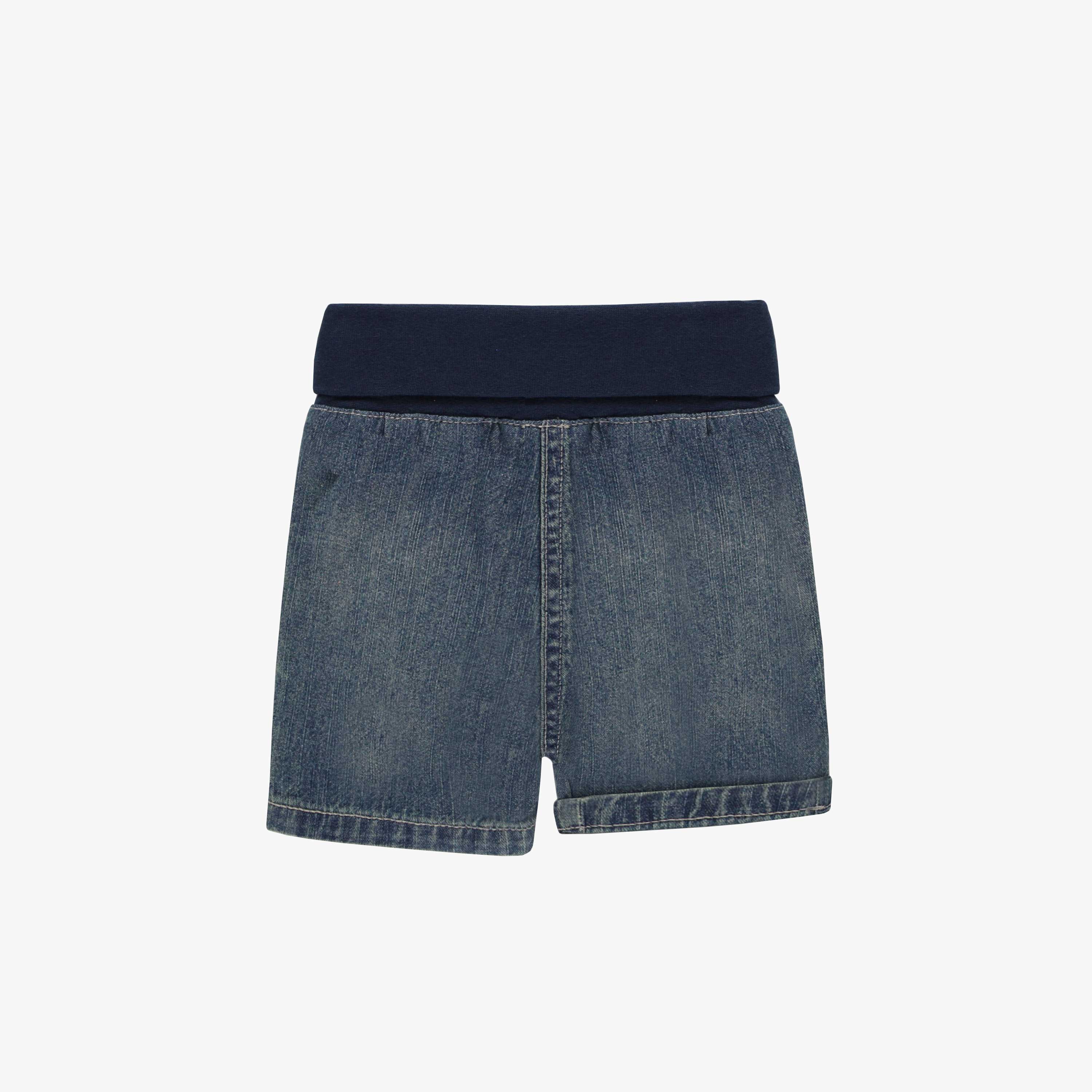 Dos du short évolutif coupe décontractée en denim léger bleu moyen, naissance