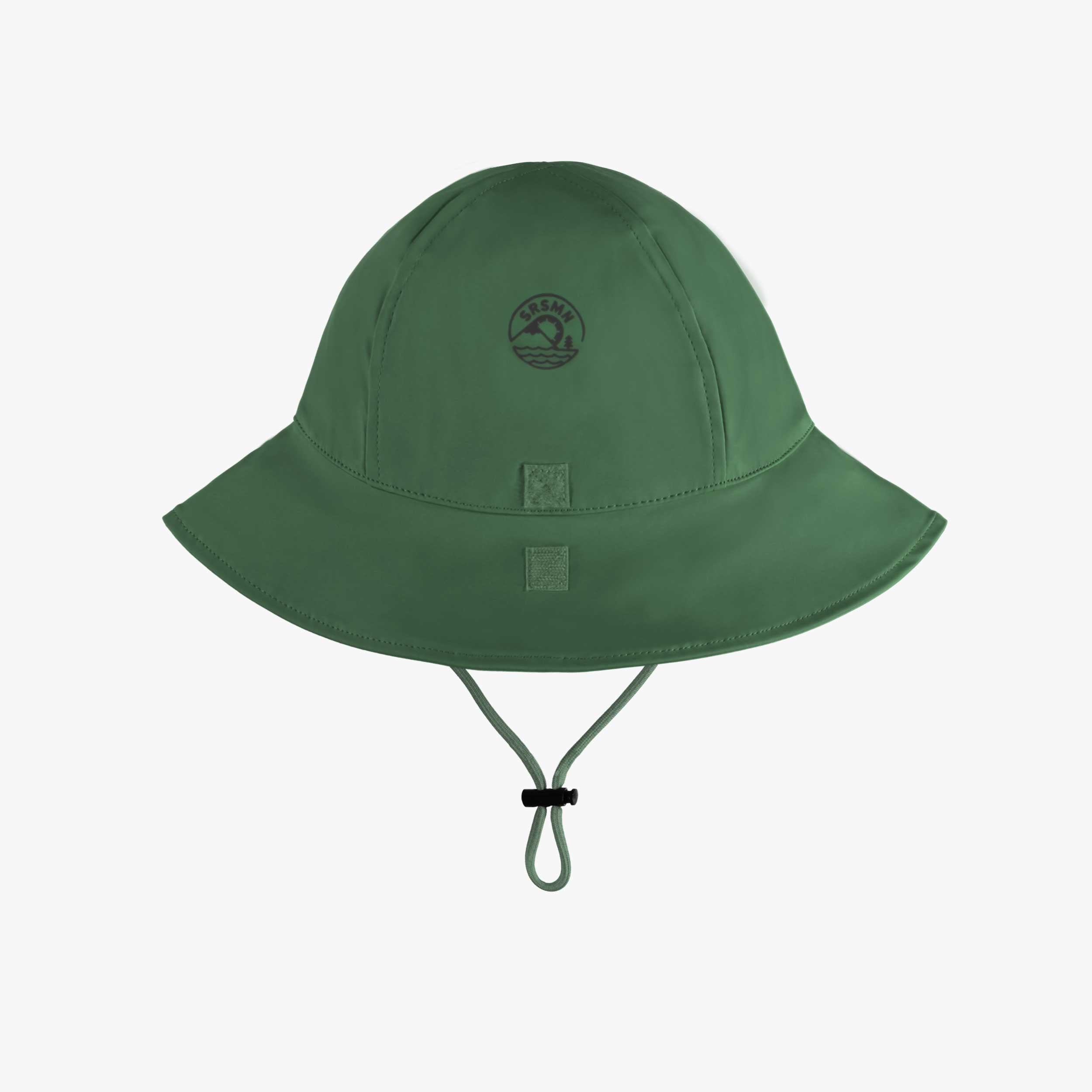 Détail du chapeau de pluie vert, bébé