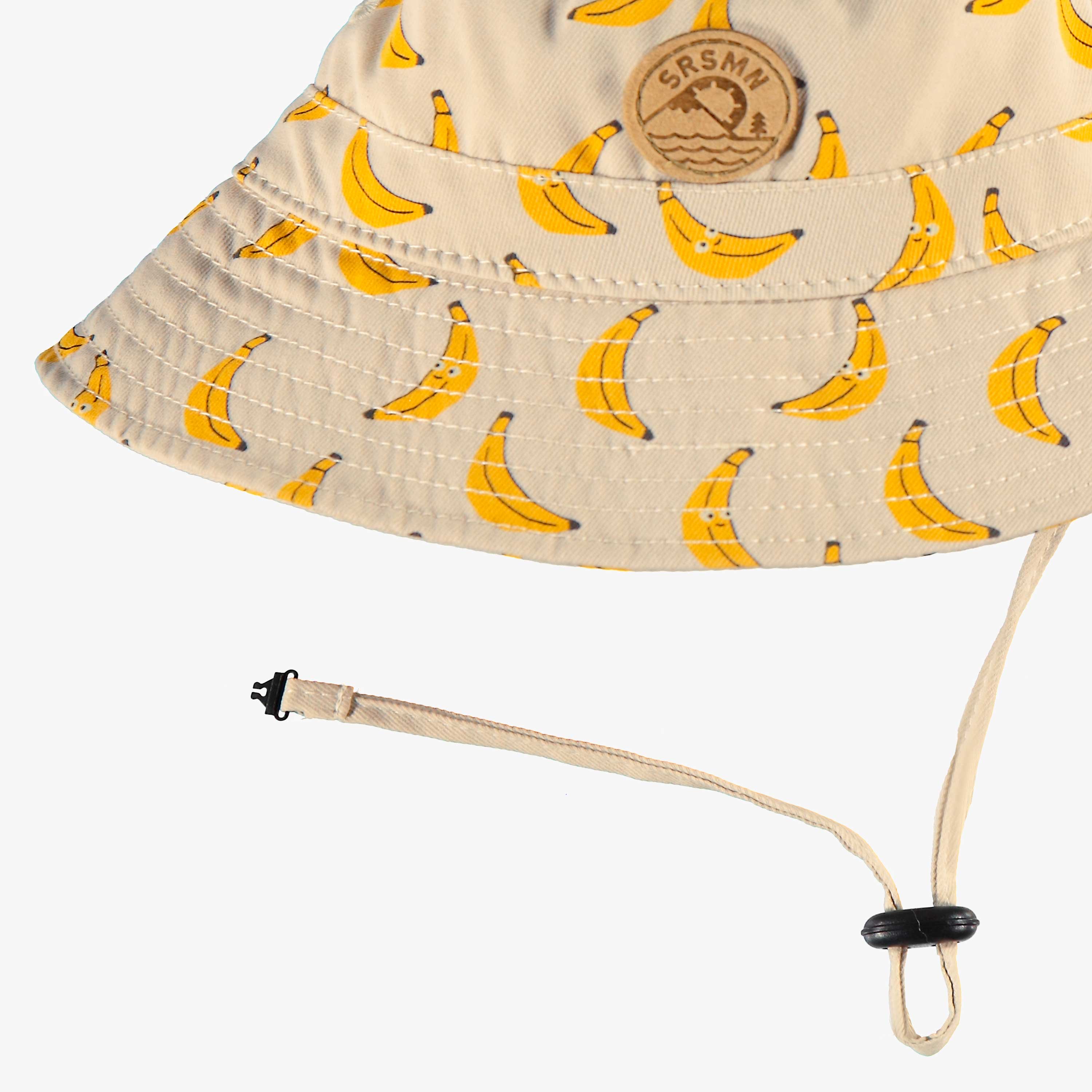 Détail du chapeau de soleil beige en twill à motifs de bananes, bébé