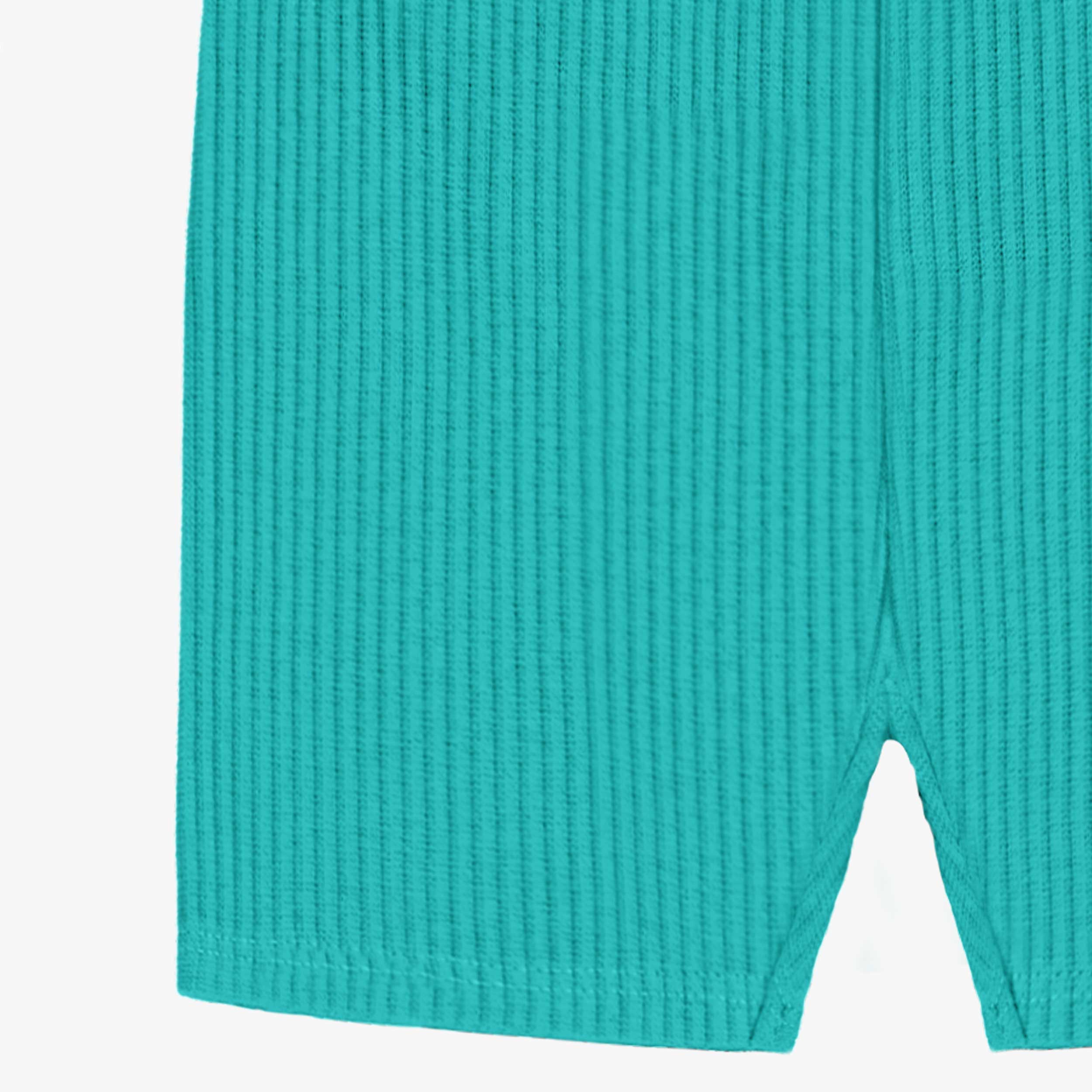 Détail du legging court turquoise en tricot côtelé, bébé