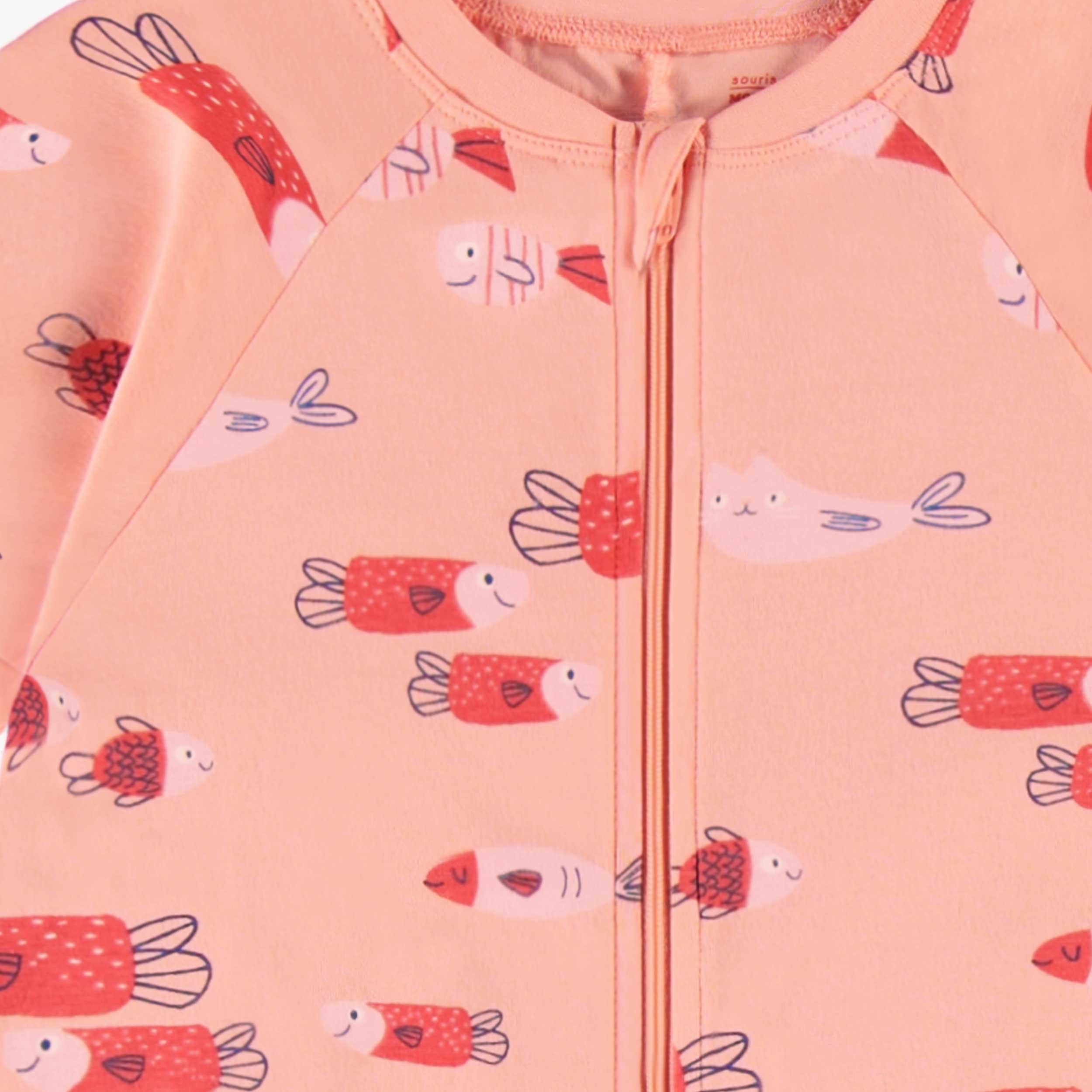 Présentation du pyjama une-pièce rose à motifs, enfant