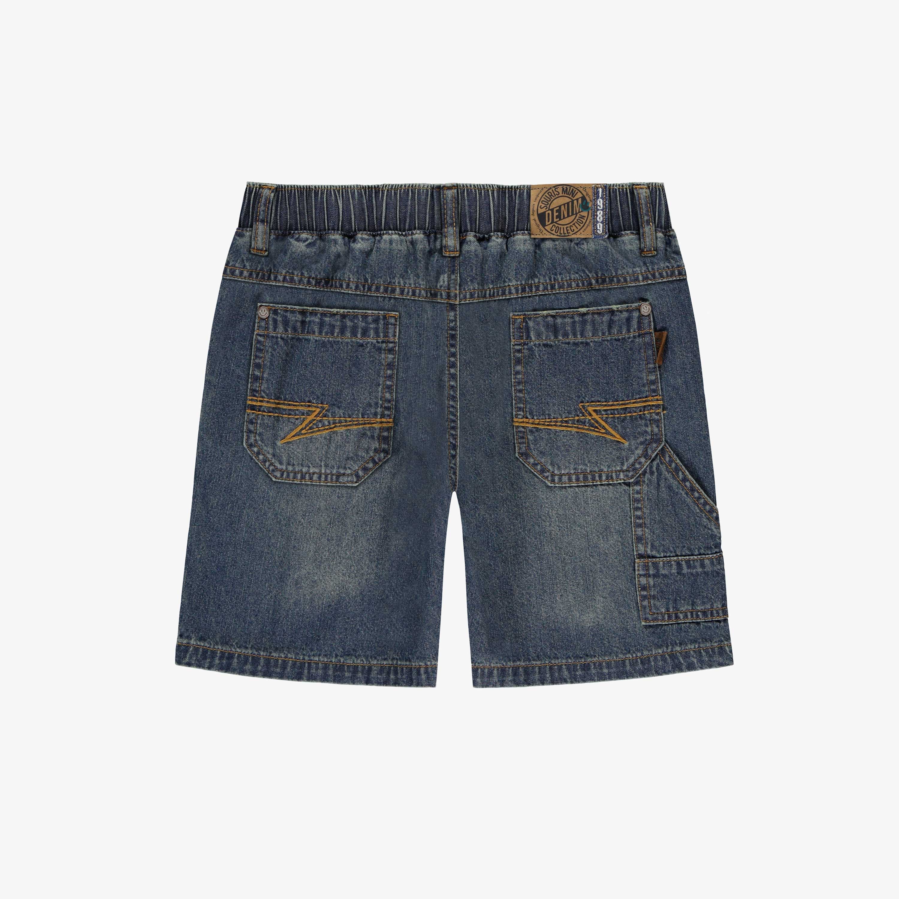 Dos du bermuda en denim bleu avec broderie, enfant