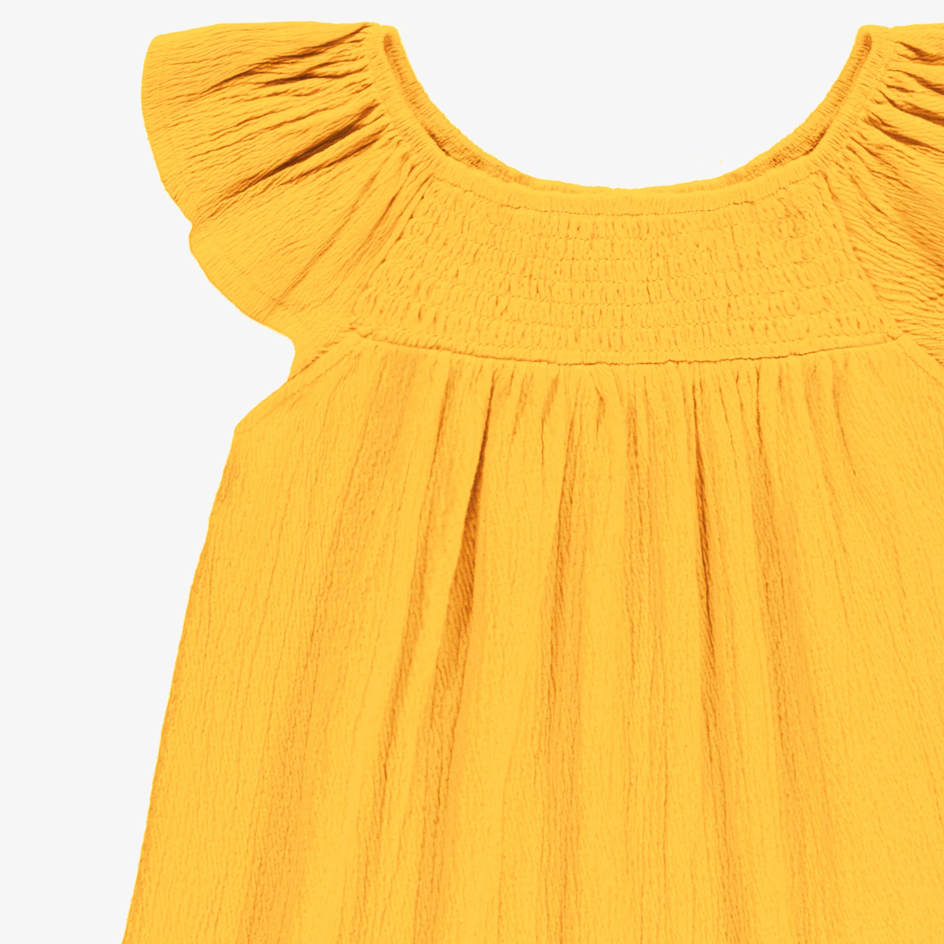 Détail du haut de la robe jaune avec volants, enfant