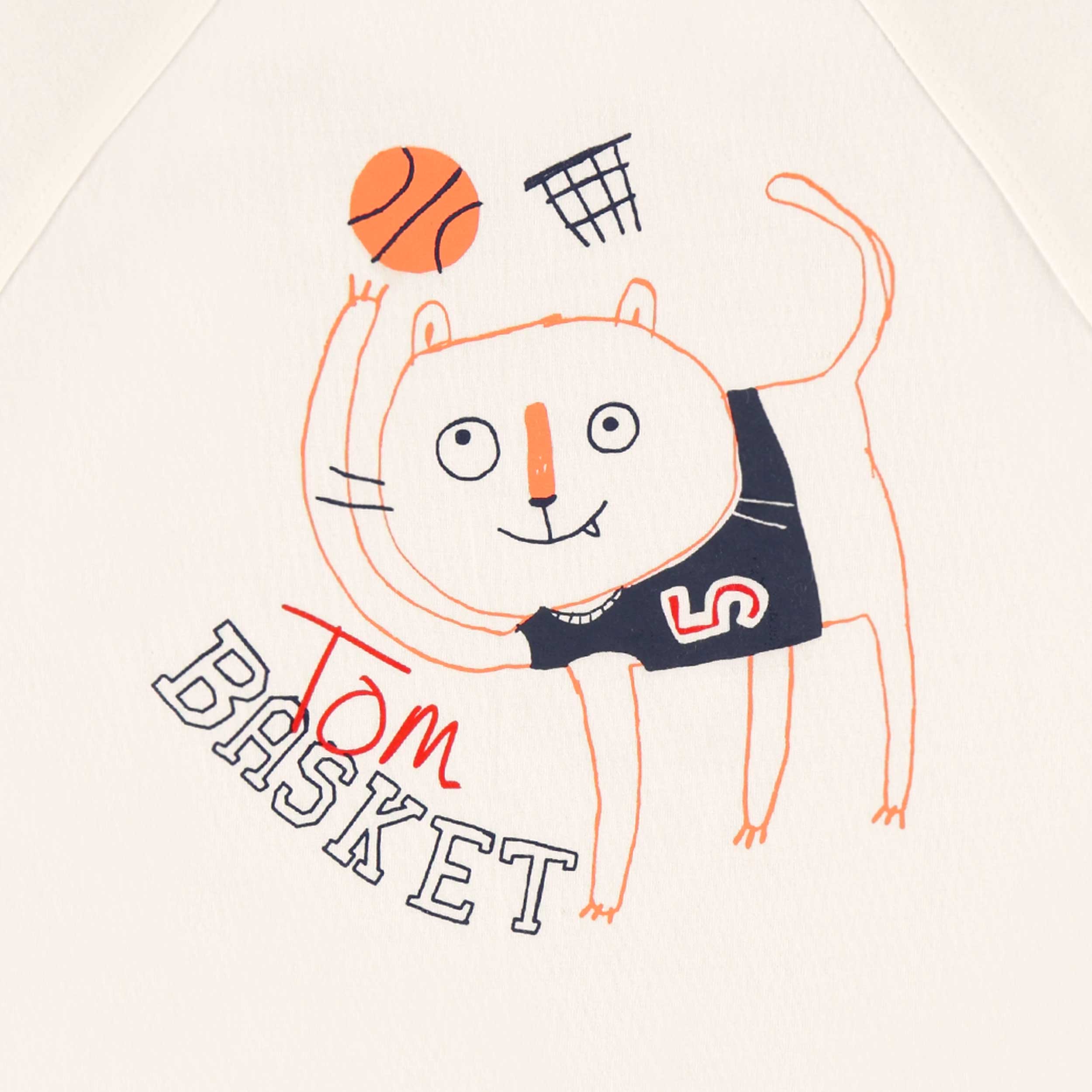 Détail du t-shirt sans manches crème avec illustration, enfant