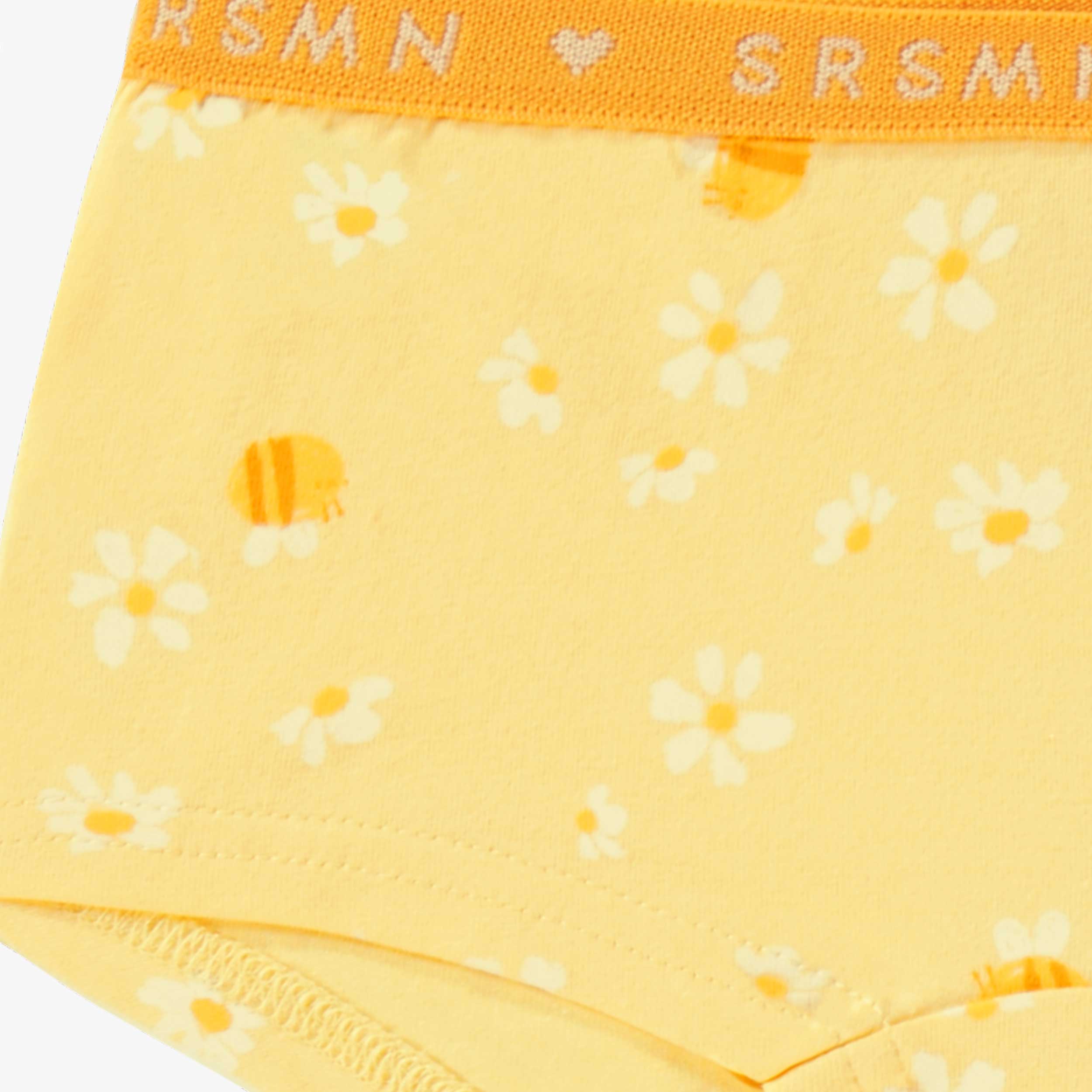 Détail de la culotte garçonne jaune à motif floral, enfant