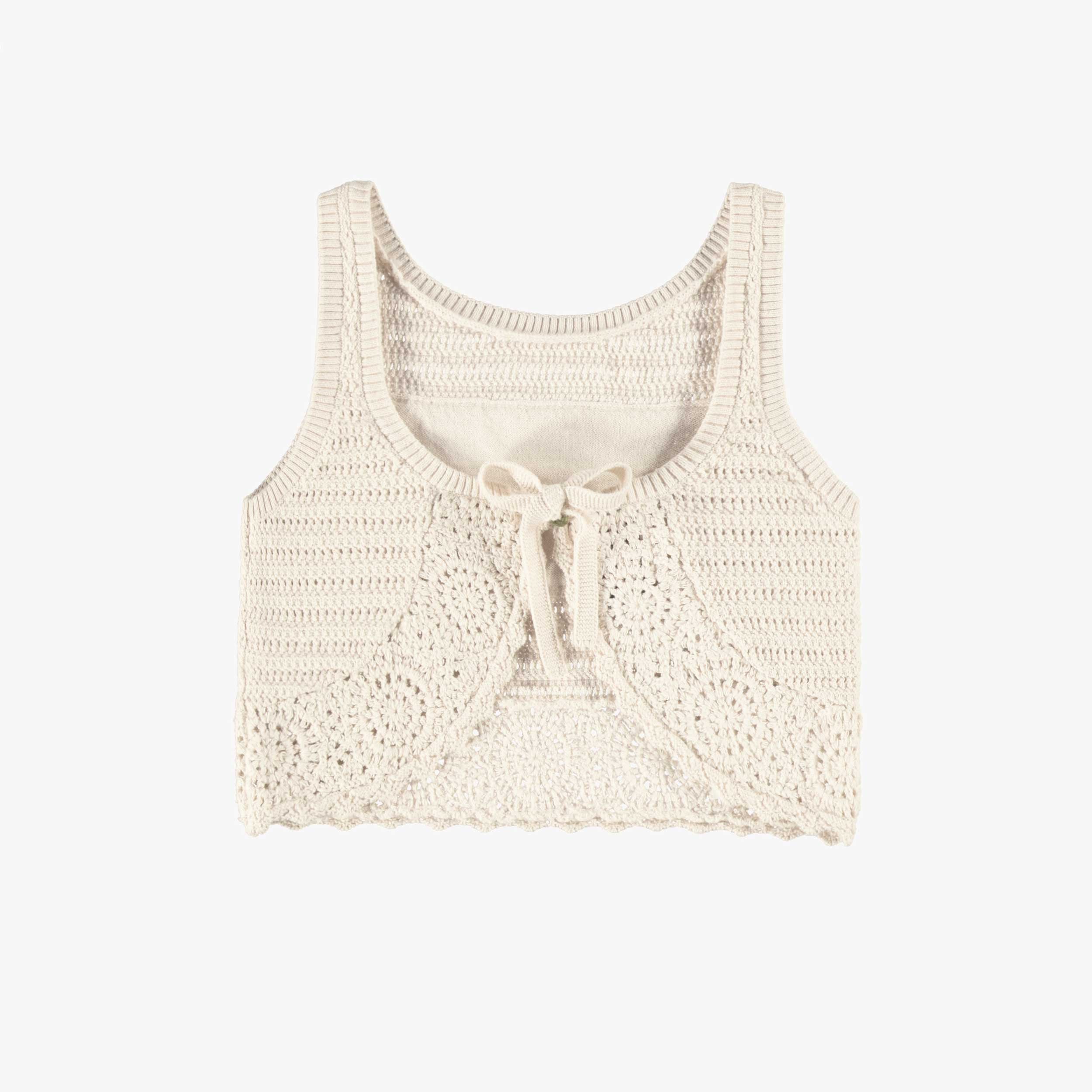 Dos de la camisole crème en tricot crocheté, enfant