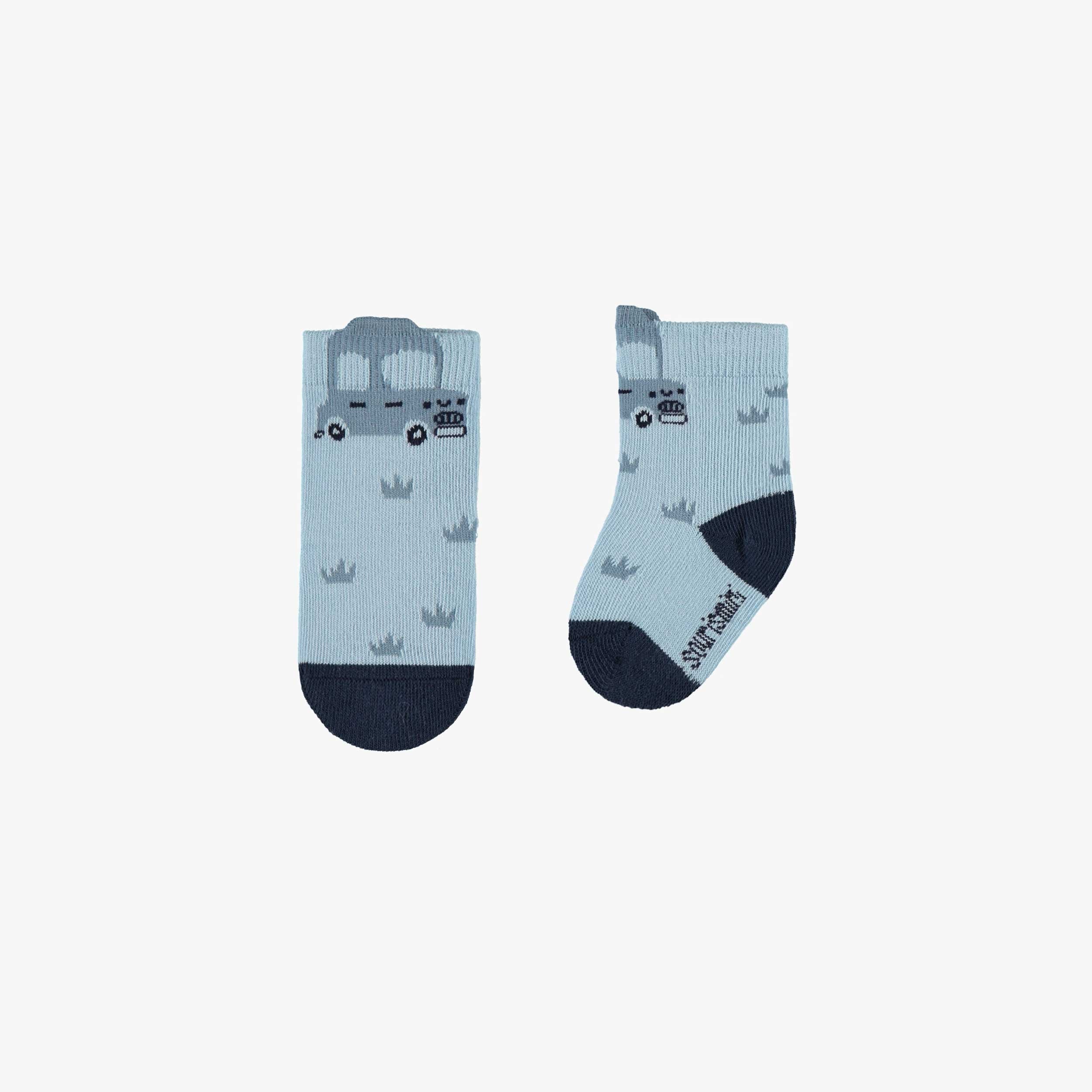 Chaussettes bleues à motifs, naissance