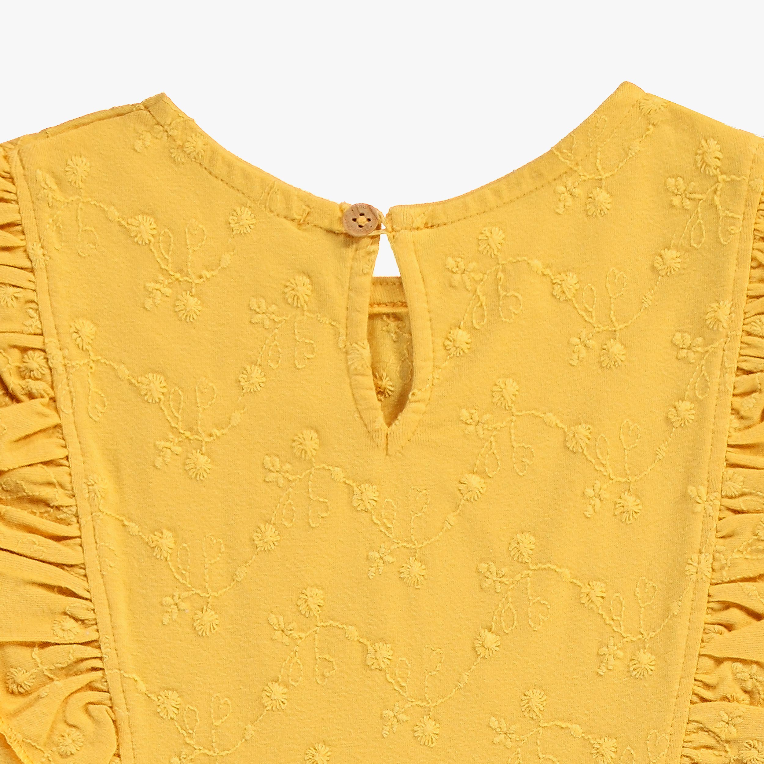 Zoom attache dos de la robe jaune avec broderies, enfant
