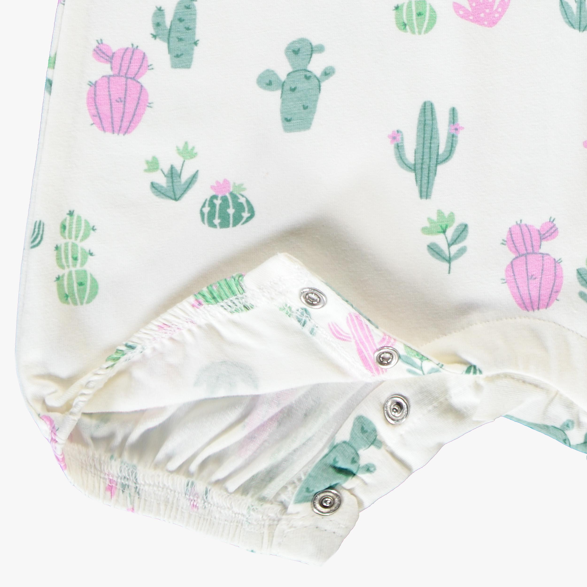 Zoom boutons pressions de la barboteuse crème à motifs de cactus, bébé